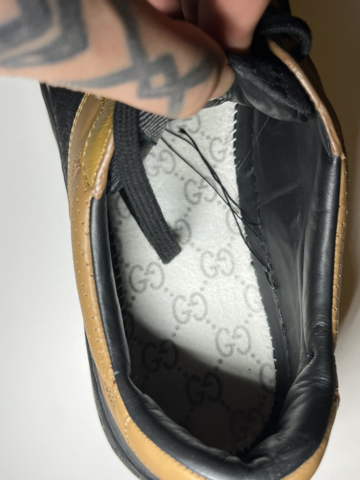 Gucci Gucci GG Supreme Embossed Chunk Low Camel and black leather Size US 13 / EU 46 - 14 Thumbnail