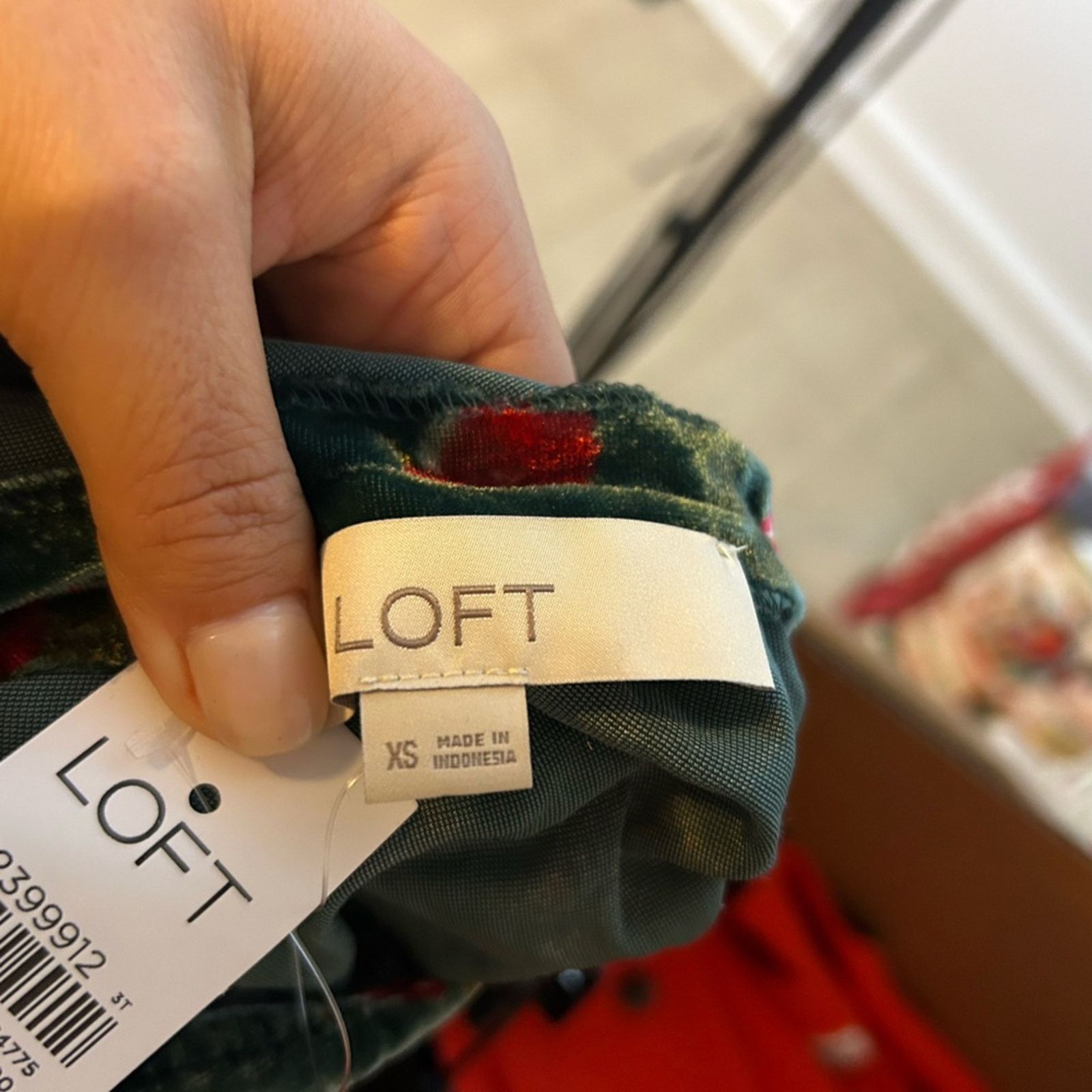 Loft NWT Loft Floral Velvet Shirred Halter Top Size XS / US 0-2 / IT 36-38 - 3 Thumbnail