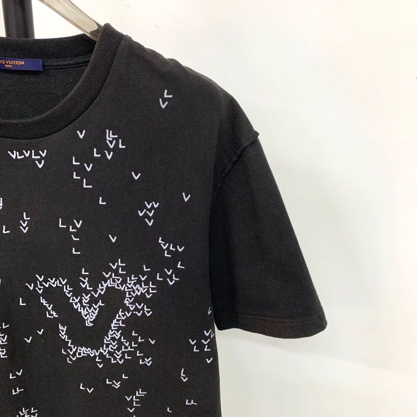 Louis Vuitton LV Logo Embroidered Plane Crewneck SS Tee Size US XL / EU 56 / 4 - 5 Thumbnail
