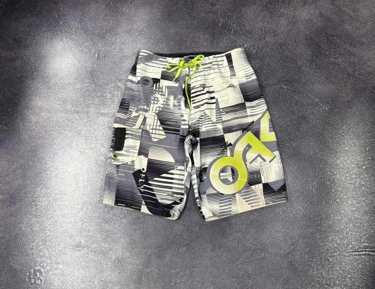 Oakley Vintage Oakley Y2K Big Logo Board Surf Hype Shorts Size US 32 / EU 48 - 1 Thumbnail