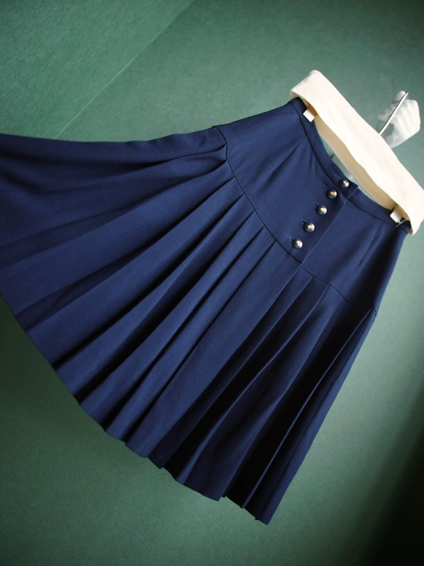 Chanel Chanel Vintage Navy Blue Wool Pleated Skirt Size M Size 27" / US 4 / IT 40 - 2 Thumbnail