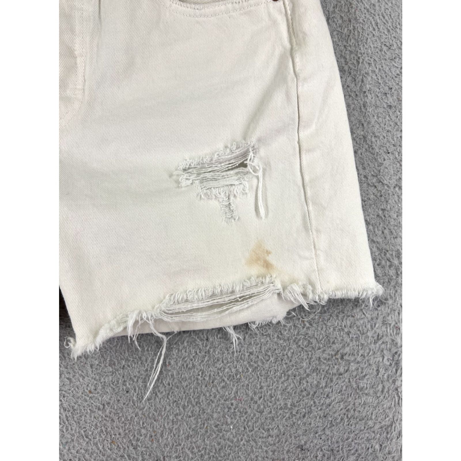 Levi's VINTAGE Levi's Shorts Womens 28 White Denim Cut-Off 501 Button Fly 5-Pocket Regular Rise 5in Inseam Beach Casual Womens Size 28" / US 6 / IT 42 - 2 Thumbnail