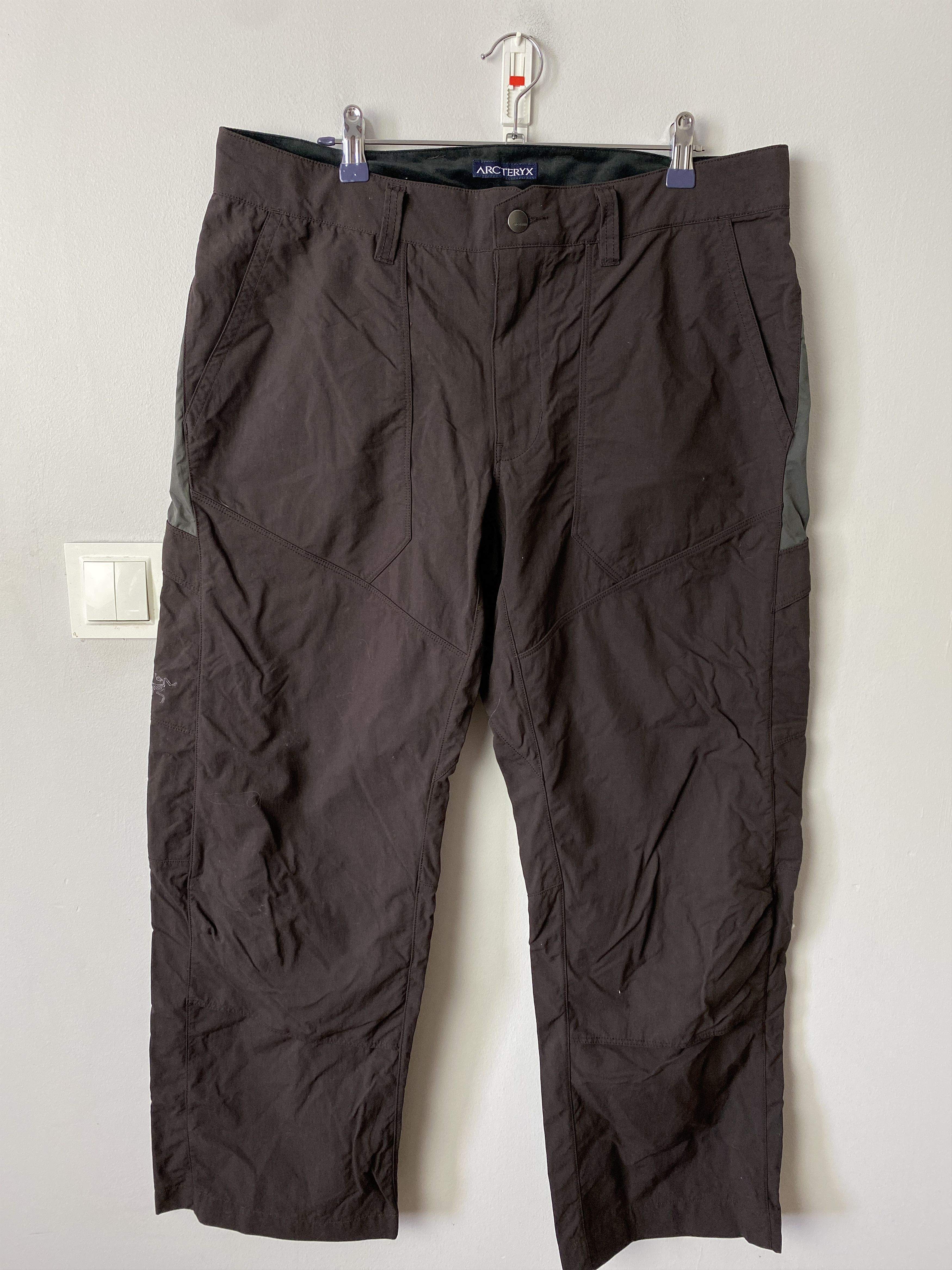 image of Arcteryx x Outdoor Life Arc'teryx Small Logo Nylon Cargo Pants Gorpcore Outdoor in Brown (Size 36)