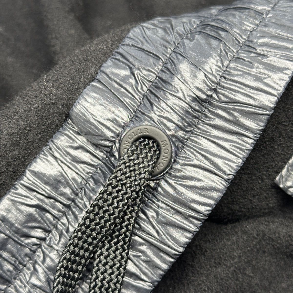 Moncler Moncler Turtleneck Sweater Drawstring Patch Size S Size S / US 4 / IT 40 - 10 Thumbnail