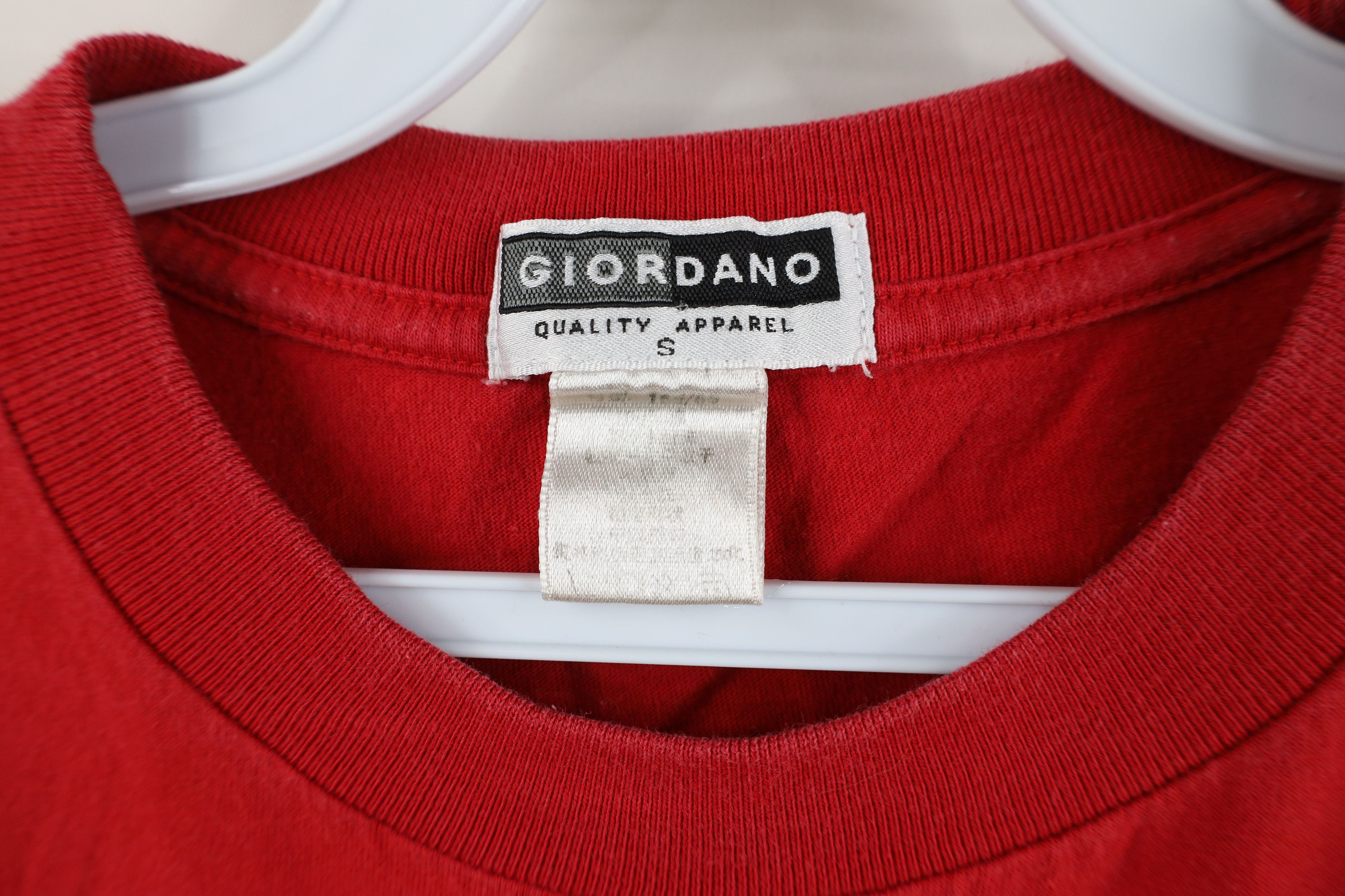 Vintage Vintage 90s Streetwear Giordano Short Sleeve T-Shirt Red Size US S / EU 44-46 / 1 - 8 Thumbnail