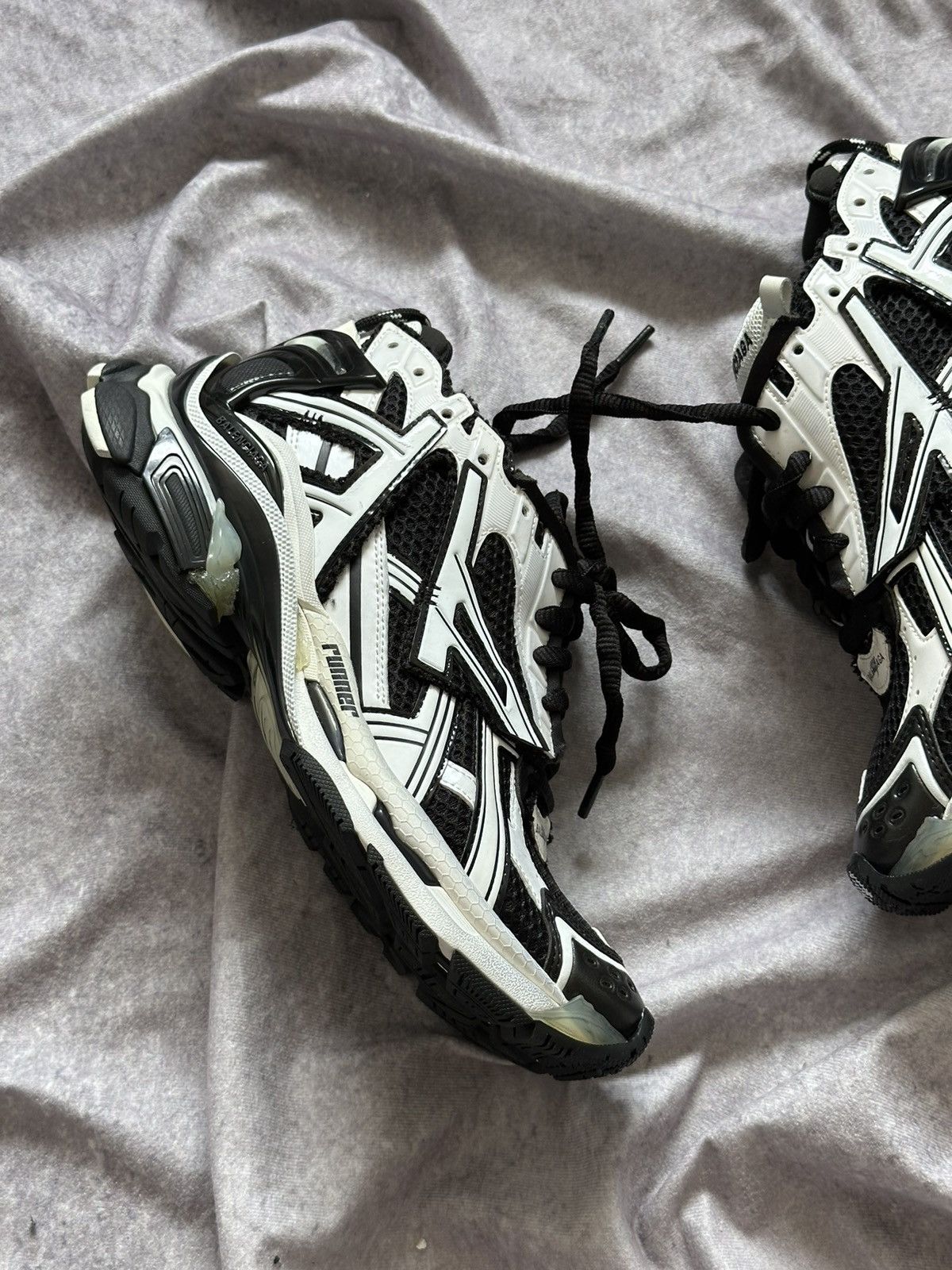 Balenciaga Balenciaga Runner White / Black Sneakers Shoes Size US 7 / EU 40 - 5 Thumbnail
