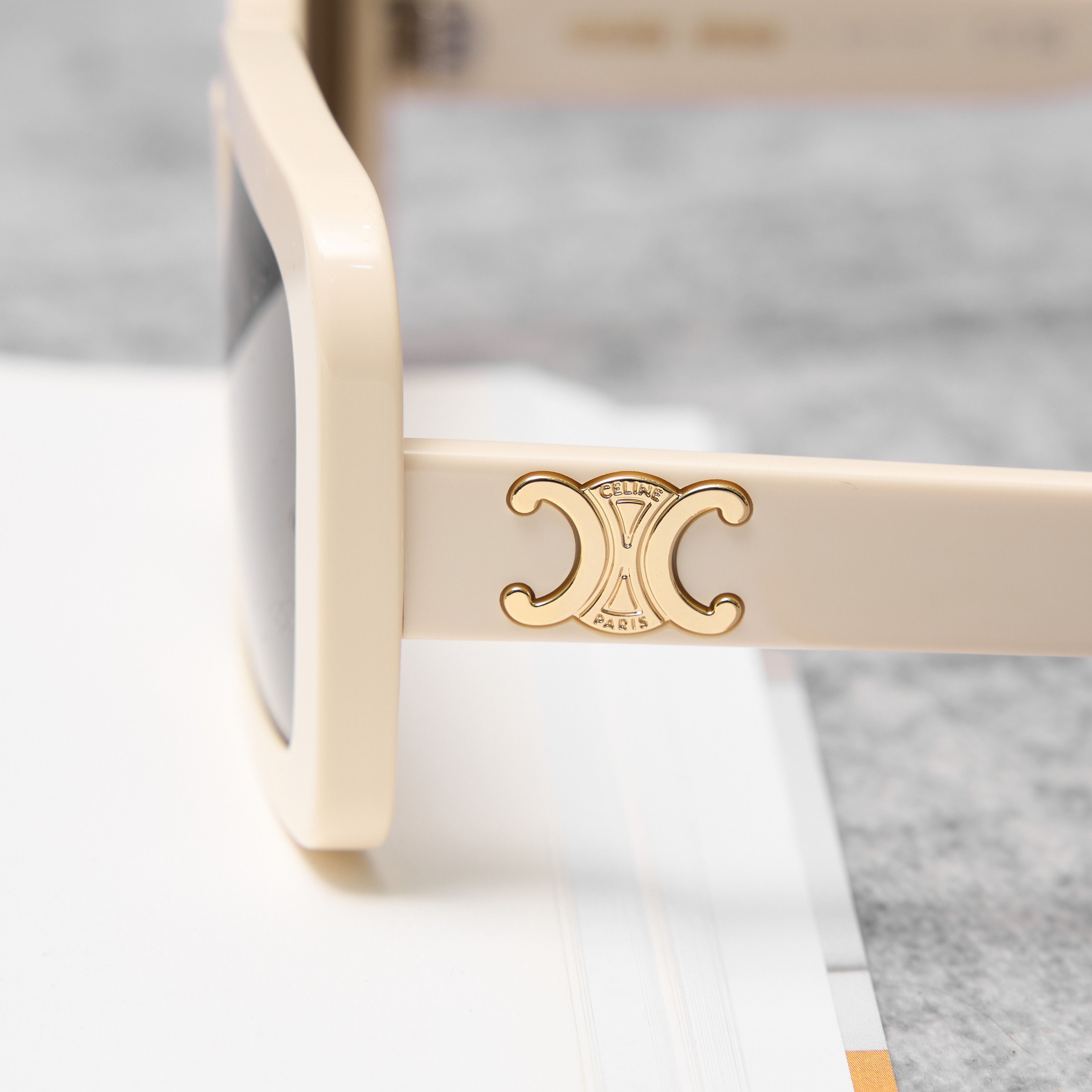 Celine CELINE Triomphe CL40304U 25E Sunglasses Size ONE SIZE - 2 Thumbnail