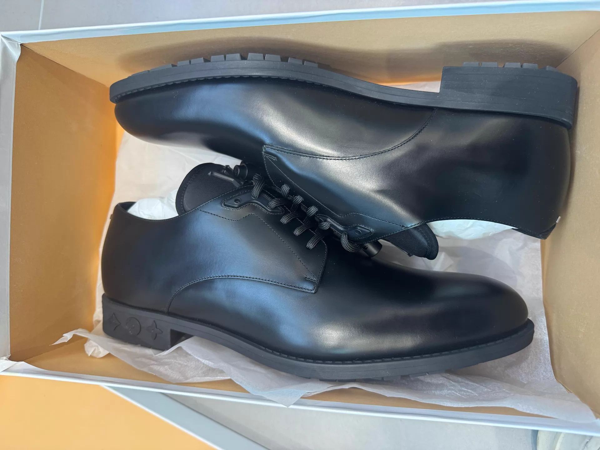 Louis Vuitton LV Formal Uniform Men's Black Derby Shoe New Big Logo Size US 9 / EU 42 - 2 Thumbnail