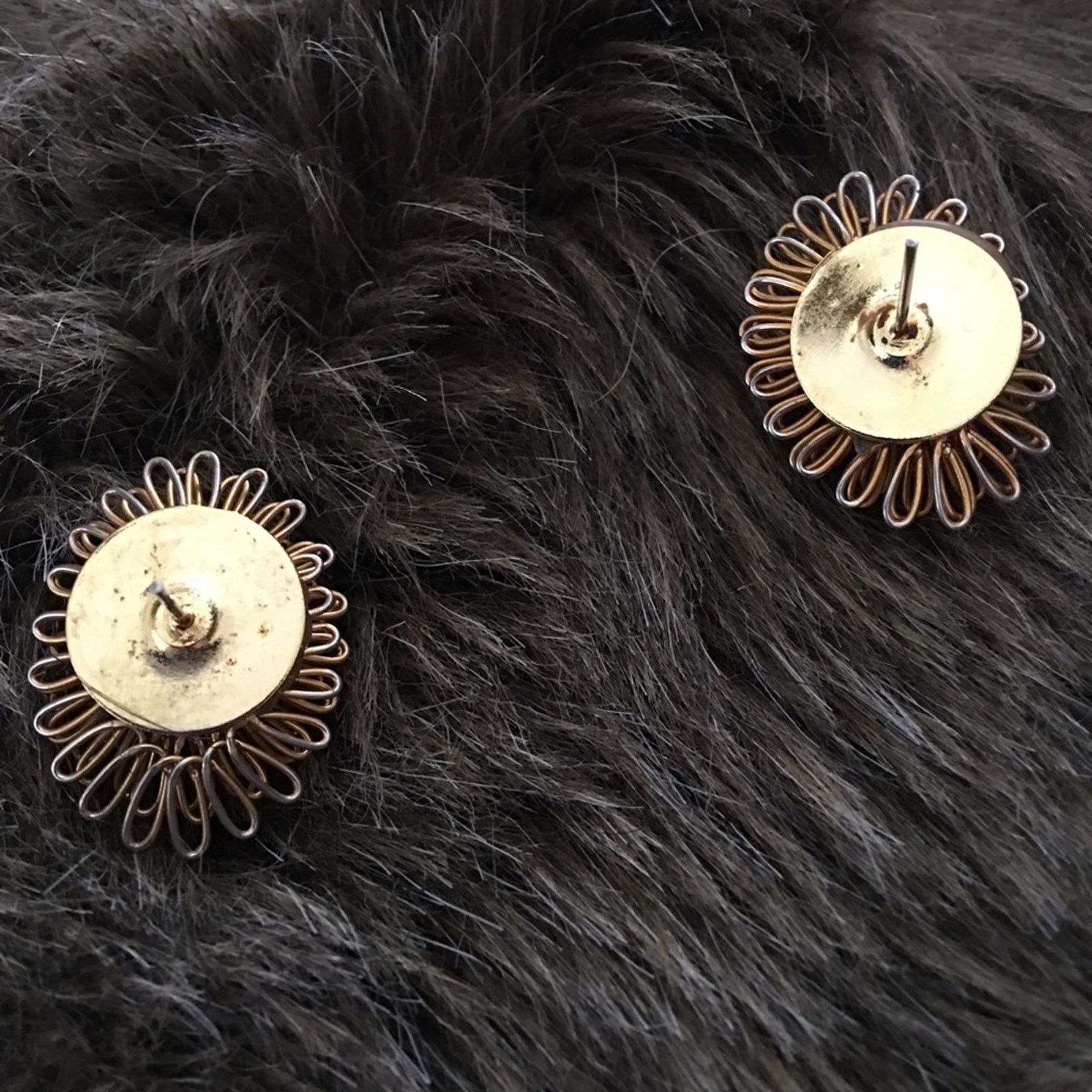 Vintage Vintage gold tone pine cone pierced earrings Size ONE SIZE - 4 Thumbnail