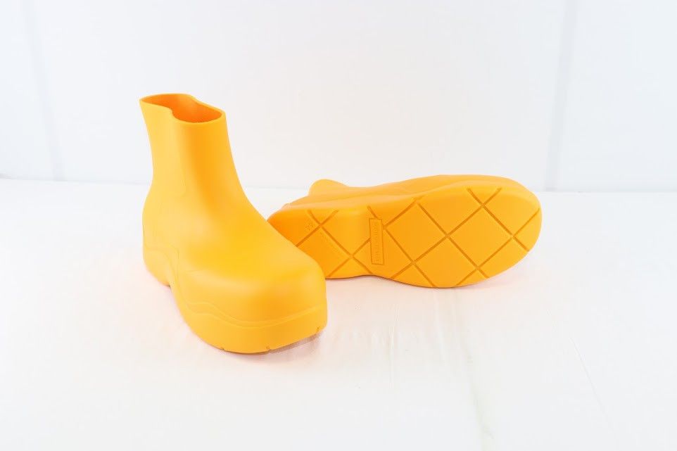 Bottega Veneta o1rshd1 Matt Rubber Puddle Ankle Boot in Tangerine Size US 9 / EU 42 - 8 Thumbnail