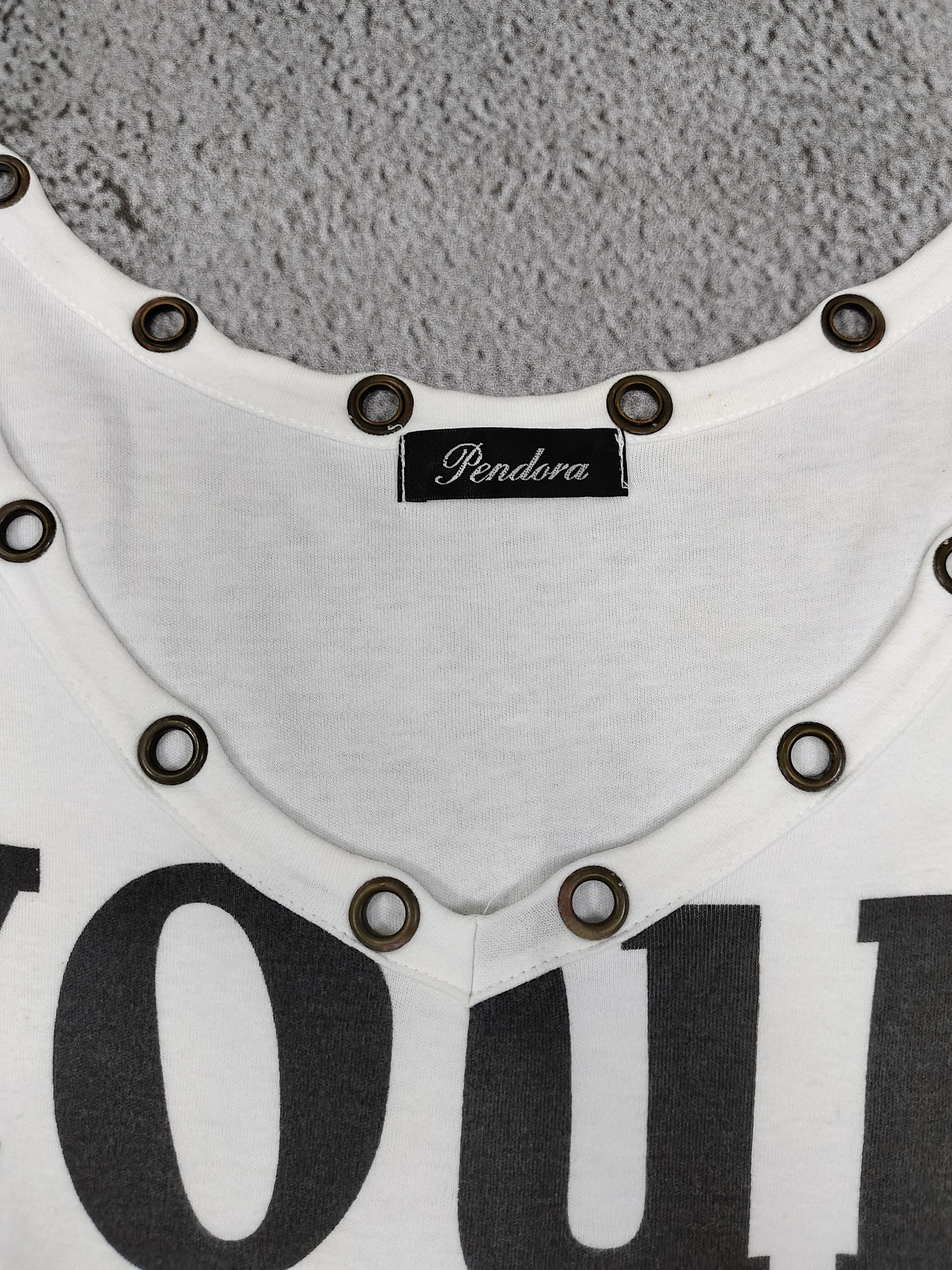 Japanese Brand 2000s Pendora🇯🇵 Y2K Studded Eyelet Neck Typography Graphic Size M / US 6-8 / IT 42-44 - 3 Thumbnail