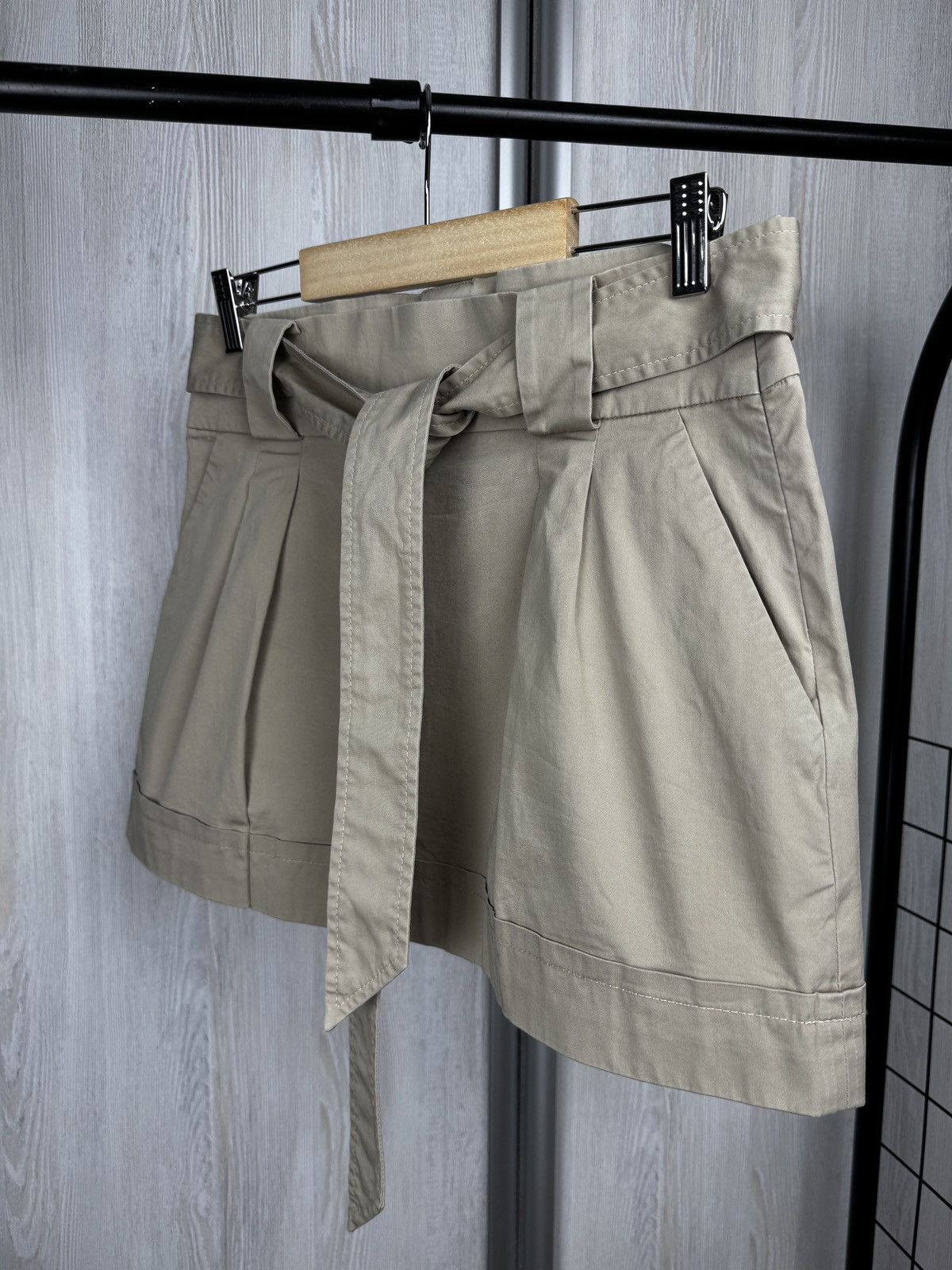 Love Moschino Love Moschino beige belted bondage style mini skirt Size 28" / US 6 / IT 42 - 3 Thumbnail