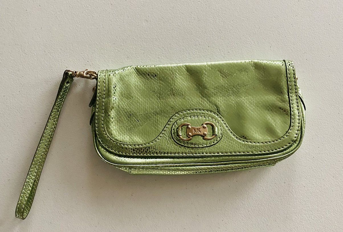Michael Kors Michael Kors Purse Metallic Green Snake Print Wristlet Size ONE SIZE - 1 Thumbnail