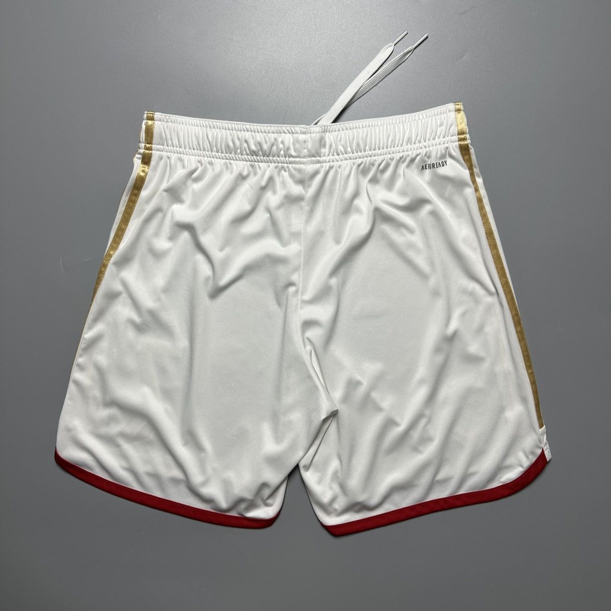 Vintage ARSENAL ADIDAS 2023/2024 FOOTBALL HOME SHORTS #7 SAKA Size US 34 / EU 50 - 4 Thumbnail