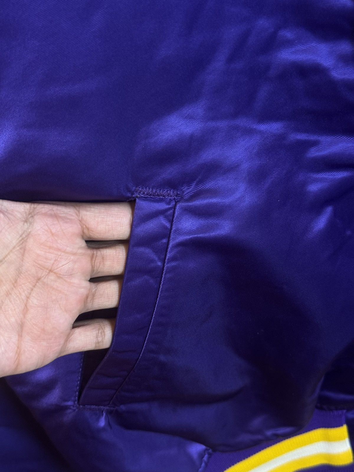 Starter Vintage Starter Pro Line NHL Minnesota Vikings Satin Bomber Size US L / EU 52-54 / 3 - 6 Thumbnail