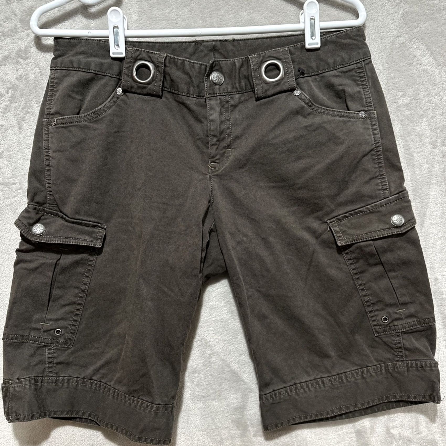 Athleta Athleta Kick It Cargo Bermuda Utility Shorts Women's 4 Brown 6 Pocket Logo Size 27" / US 4 / IT 40 - 2 Thumbnail