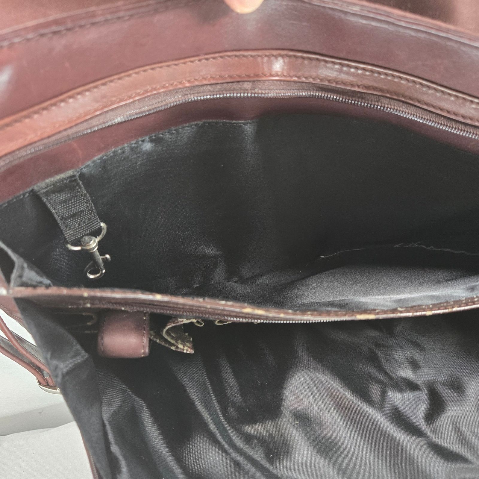 Other Dilana Executive Series Leather Briefcase. Size ONE SIZE - 8 Thumbnail