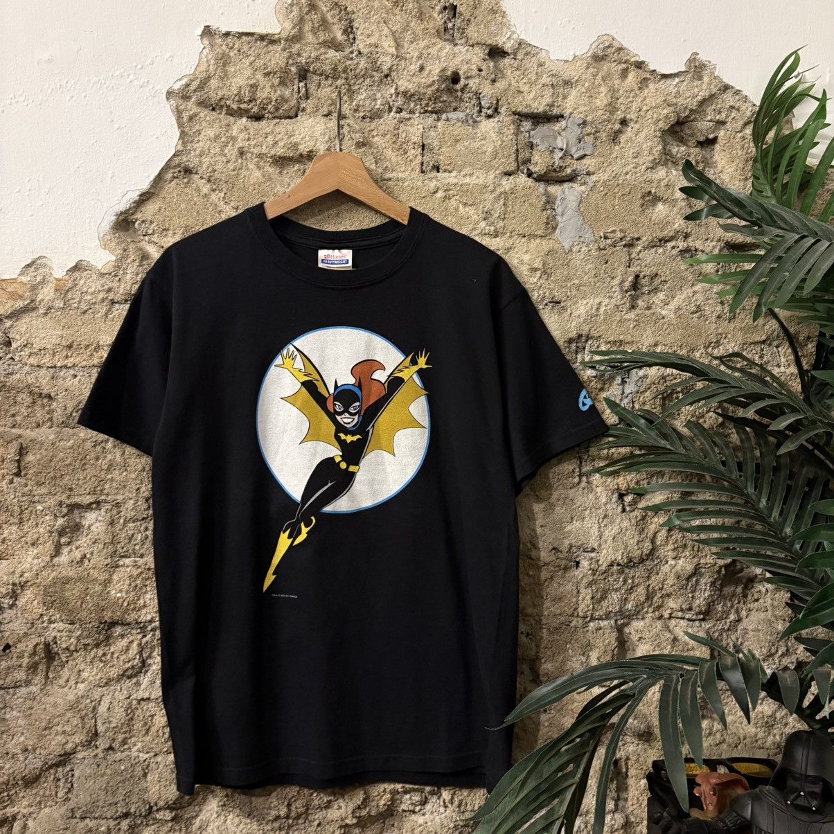 DC Comics Beautiful Vintage Bat Women Tee Size US M / EU 48-50 / 2 - 1 Thumbnail