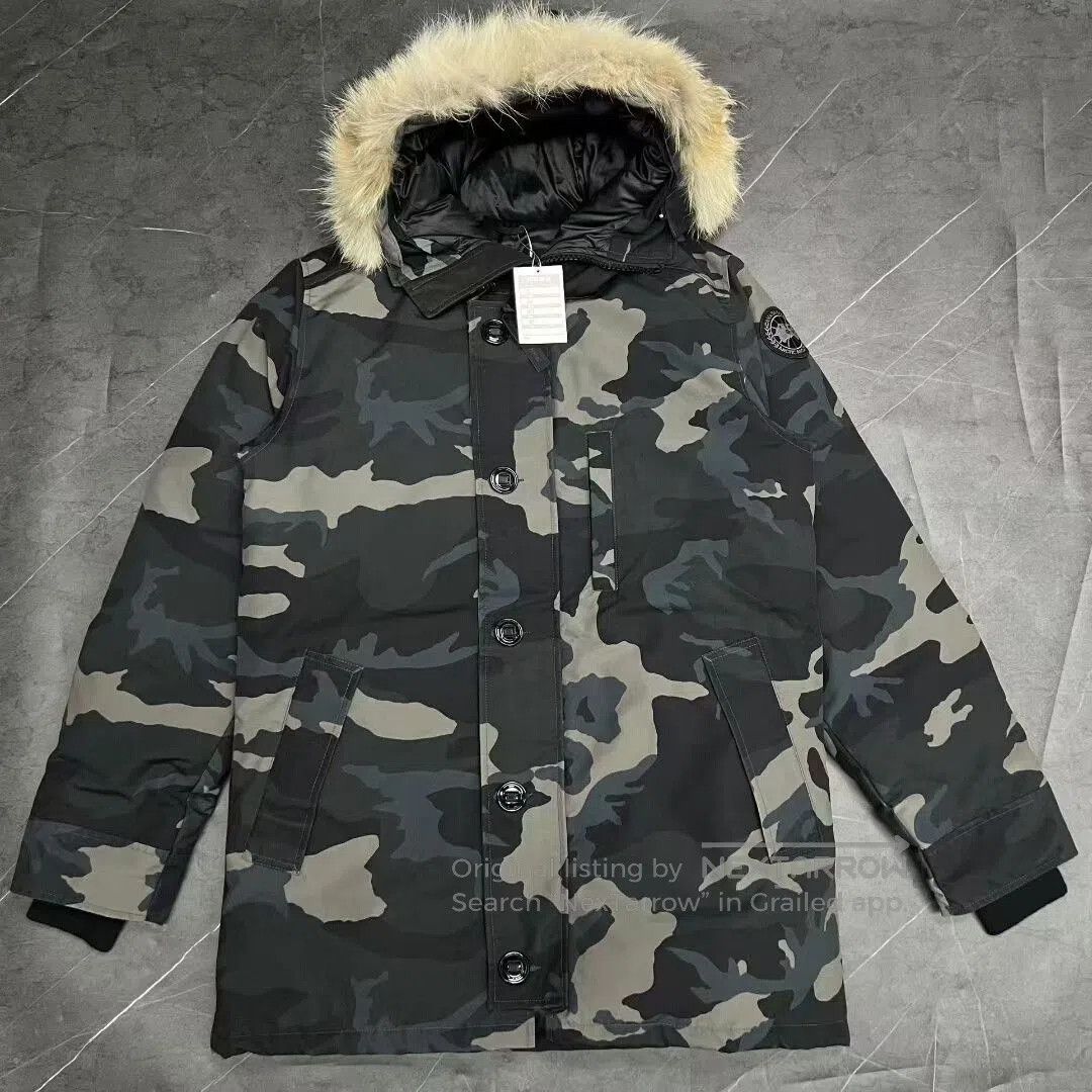Canada Goose camouflage hooded down jacket size L. Size US L / EU 52-54 / 3 - 1 Thumbnail