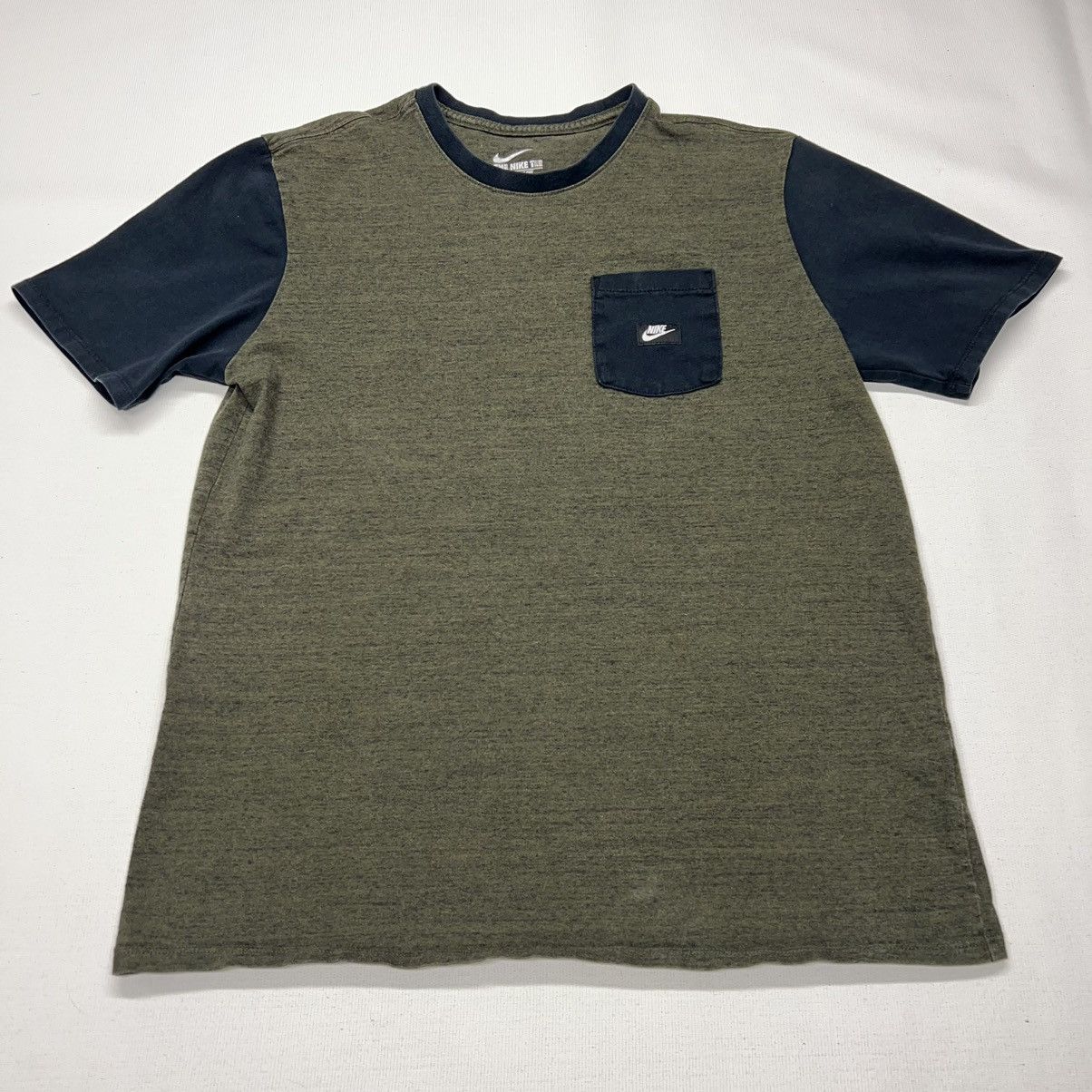 Nike Nike Tee Shirt Heather Green Pocket Logo Box Sportswear Y2K Size US L / EU 52-54 / 3 - 1 Thumbnail
