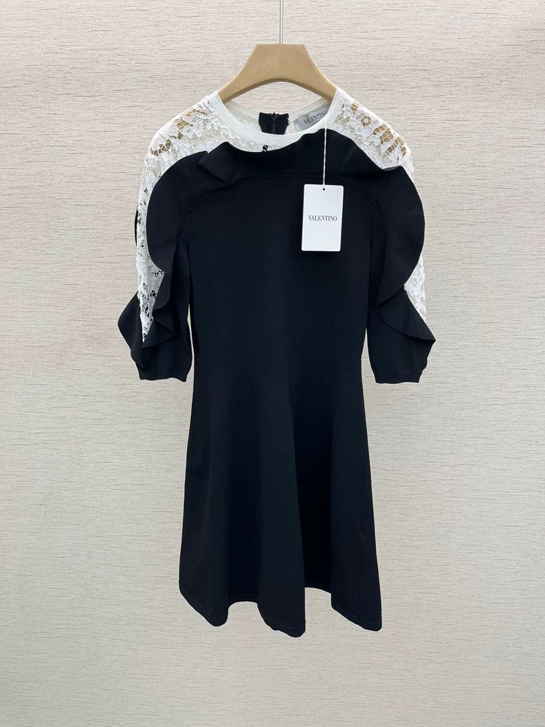 Versace Versace Lace paneled three-dimensional wavy dress Size M / US 6-8 / IT 42-44 - 1 Thumbnail