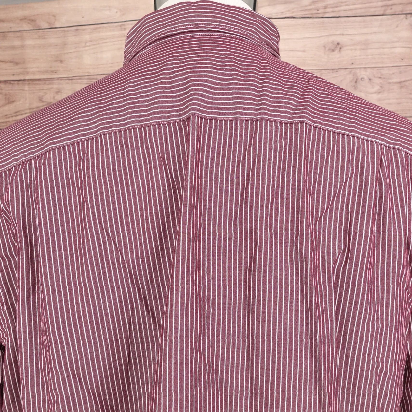 American Eagle Outfitters American Eagle Outfitters Classic Fit Button-Down Shirt Men XL Red Striped Cotton Casual‍ Size US XL / EU 56 / 4 - 5 Thumbnail