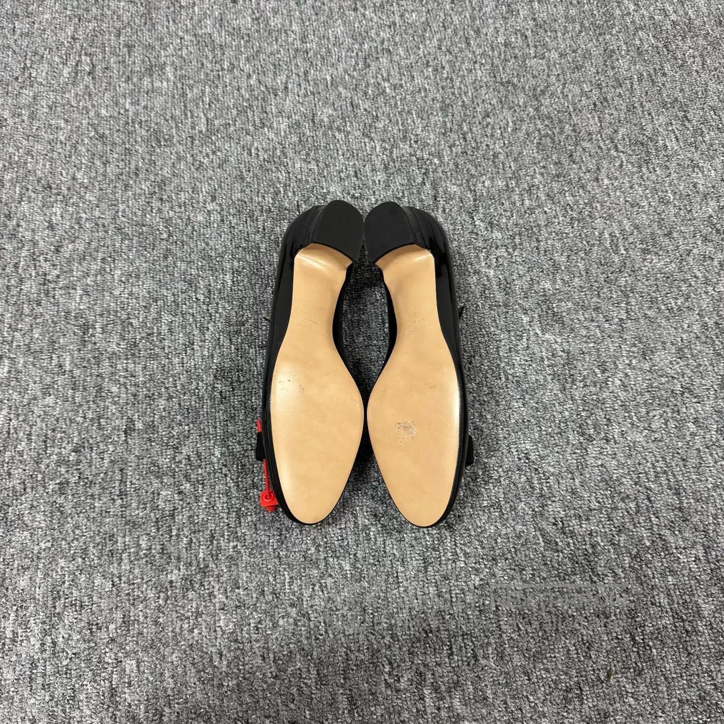 Salvatore Ferragamo FERRAGAMO Black Gold Lacquer Painted Mary Jane Shoes| Size US 8.5 / IT 38.5 - 6 Thumbnail