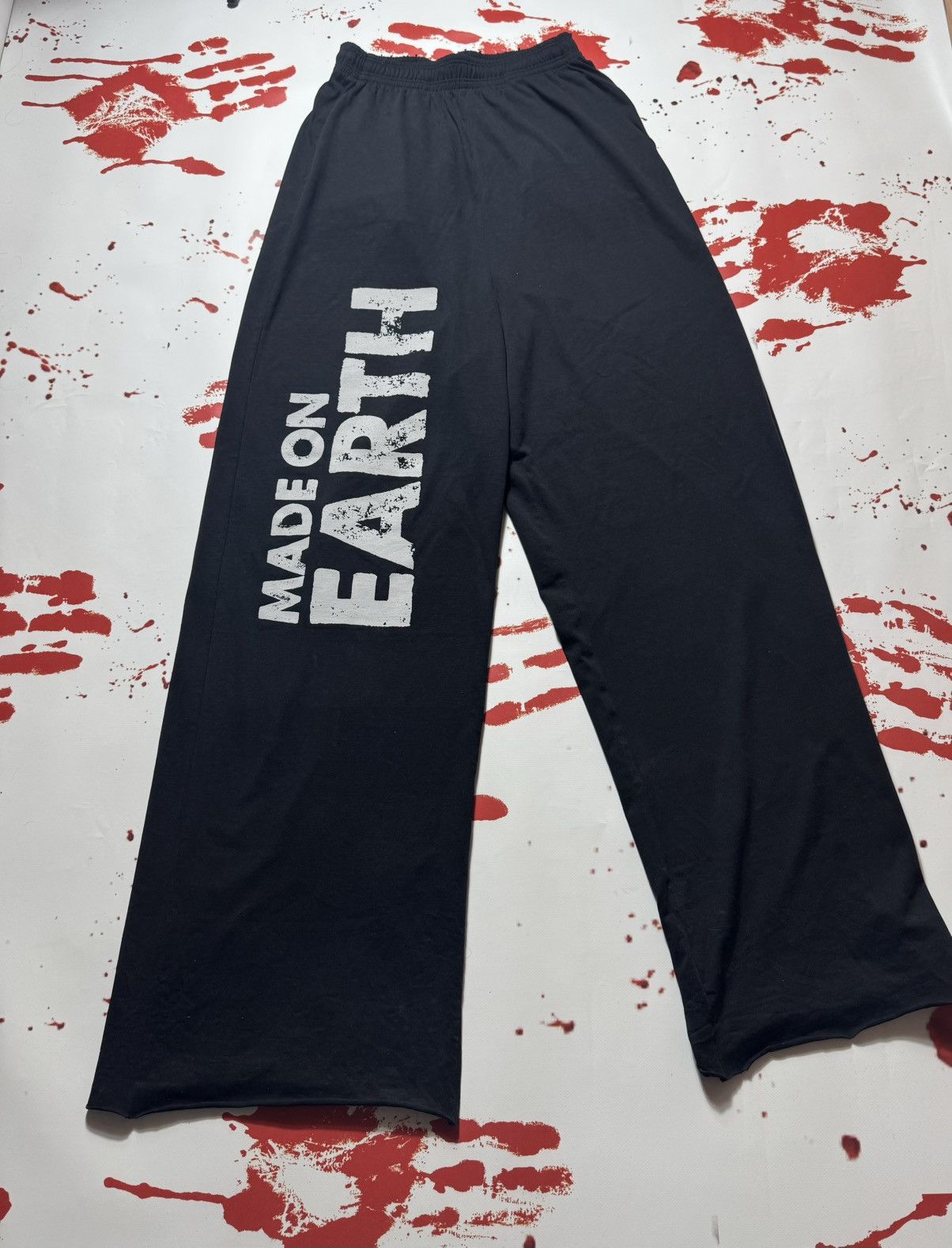 Designer × Vetements × Vintage vintage vetmements pants made on earth pants very rare Size US 32 / EU 48 - 1 Thumbnail