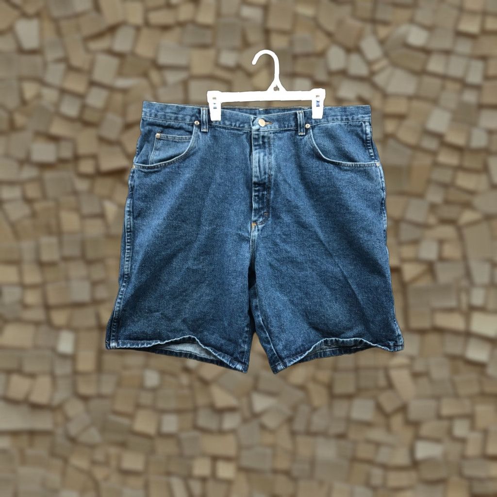 Wrangler Wrangler Shorts Mens Size 40 Mid Rise Dark Wash Bermuda Blue Denim Jean Shorts Size US 40 / EU 56 - 1 Thumbnail