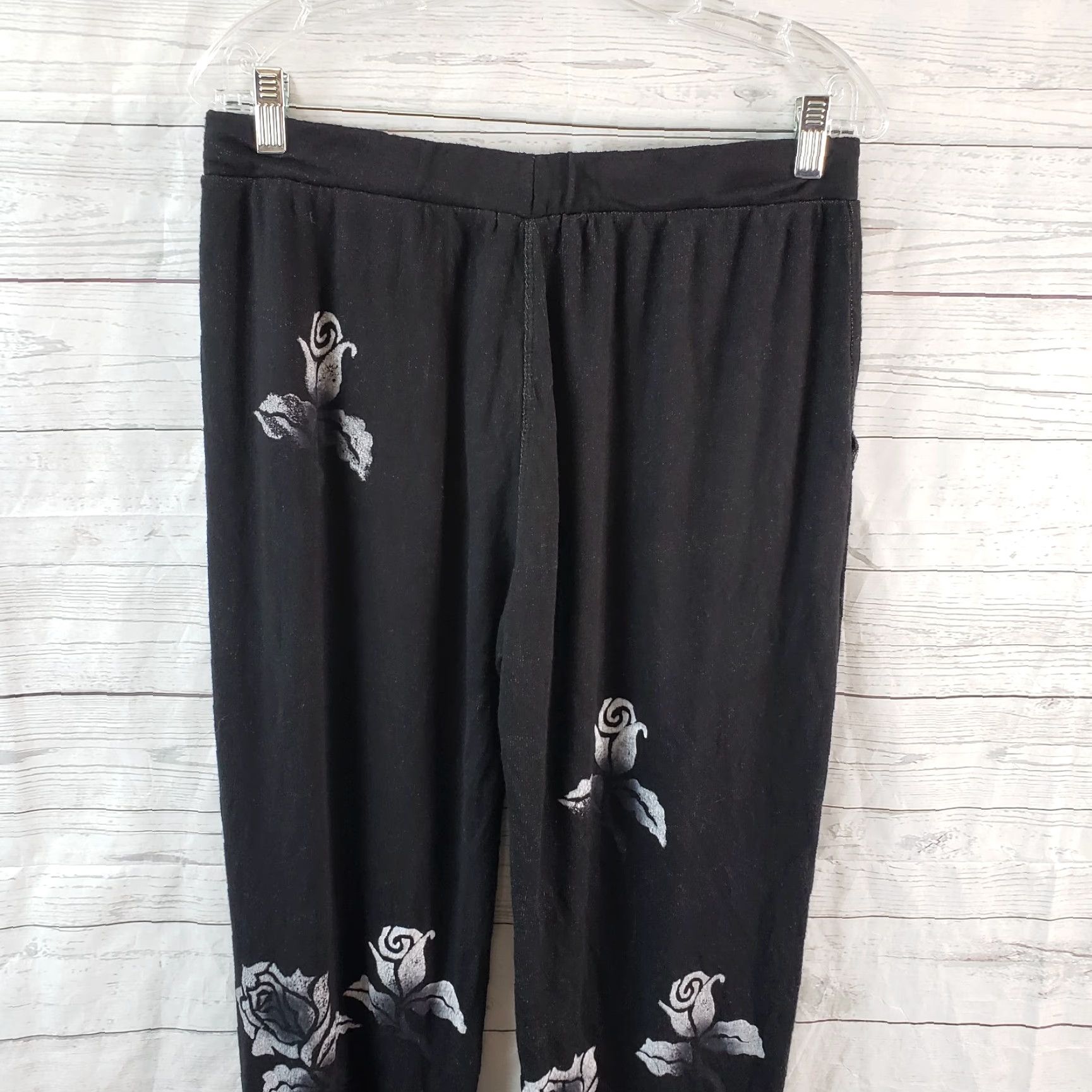 Vintage T-Party Womens Pull On Pants Large Black Gray Floral Rose Print Casual Pants Women's Large Black Floral Rose Print Size 36" / US 14 / IT 50 - 4 Thumbnail