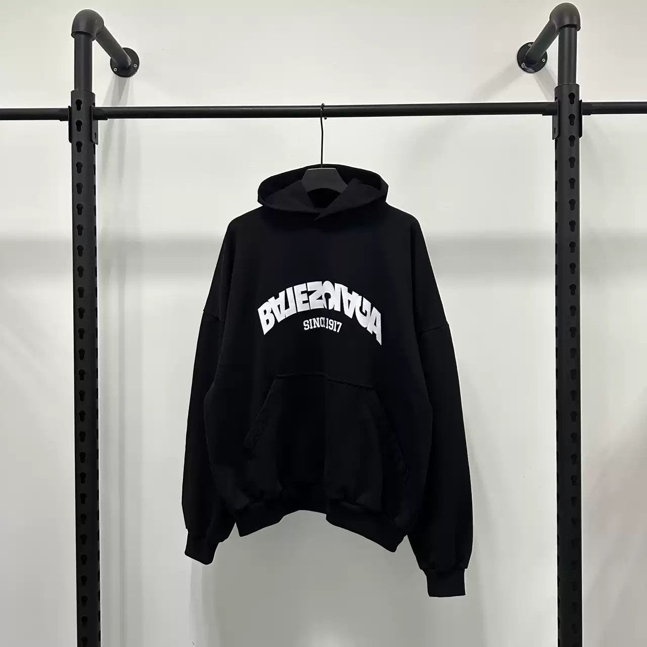 Balenciaga Balenciaga FW23 BACK FLIP ROUND Embroidered Logo Hoodie Size US M / EU 48-50 / 2 - 1 Thumbnail