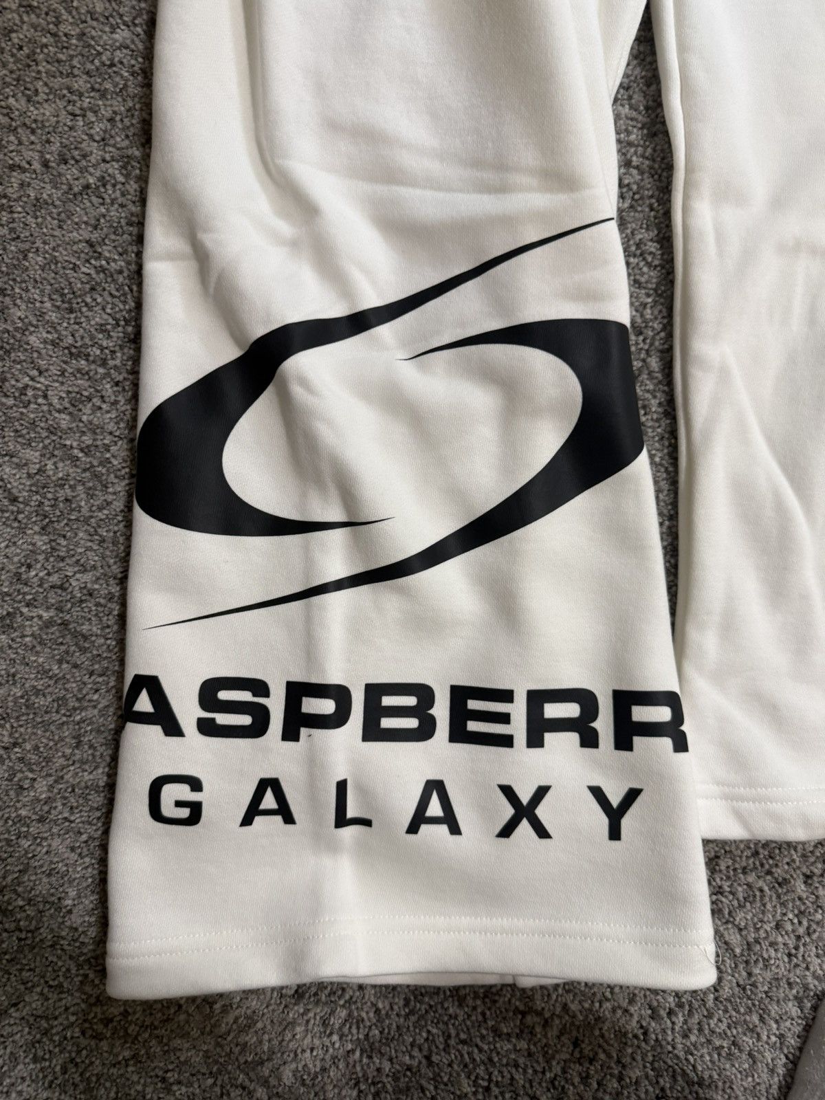 The GV Gallery XL Raspberry Galaxy white sweatpants Size US 36 / EU 52 - 2 Thumbnail