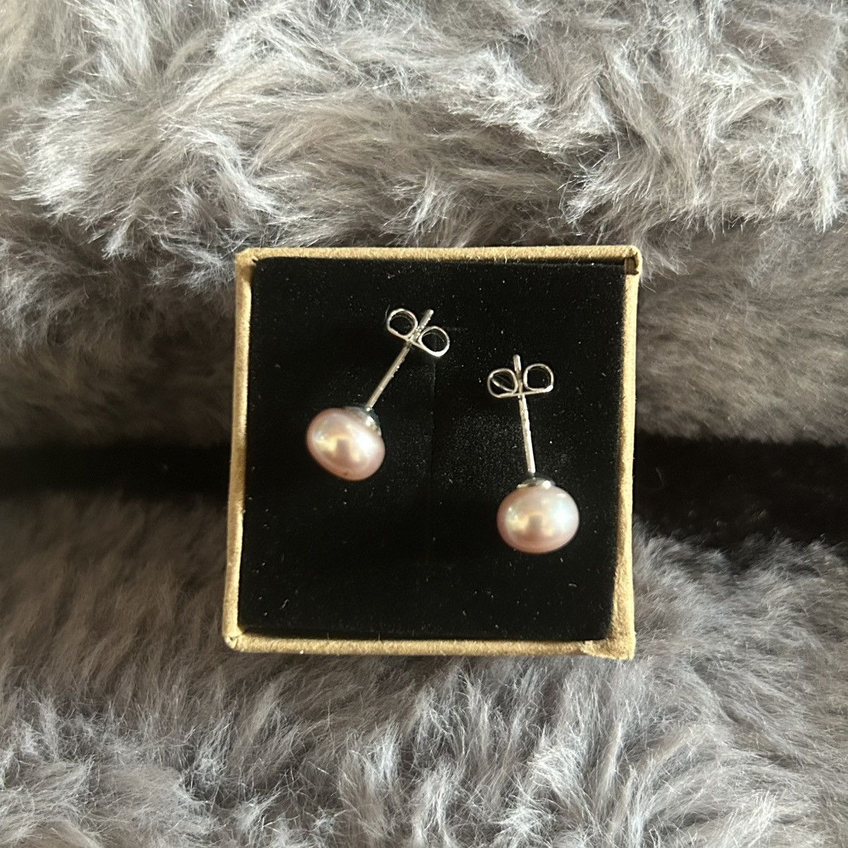 Handmade Genuine powder lavender fresh water pearl post stud earrings Size ONE SIZE - 8 Thumbnail