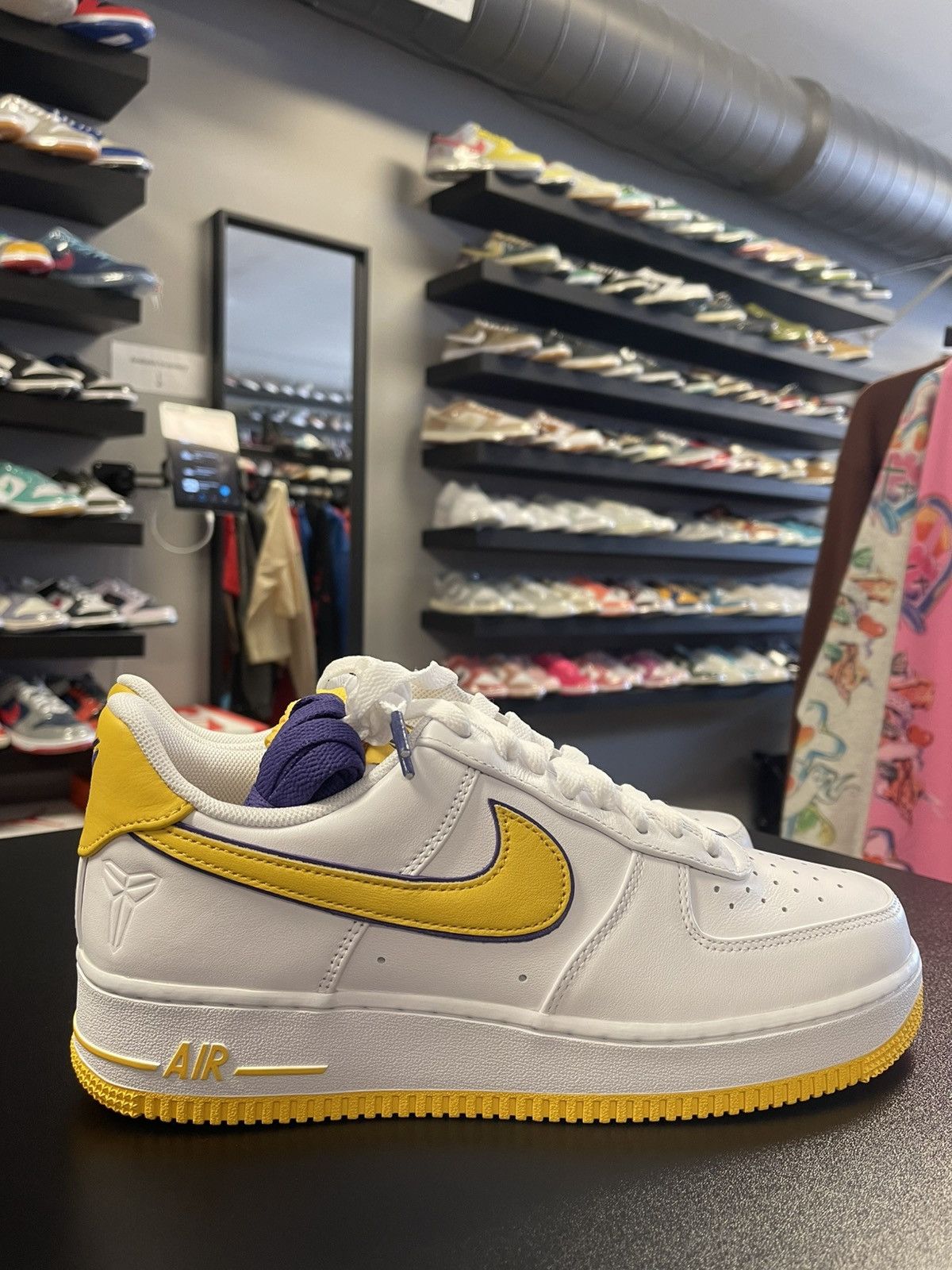 Nike Size 9.5 - Air Force 1 Kobe Bryant Lakers Home Brand New Size US 9.5 / EU 42-43 - 3 Thumbnail