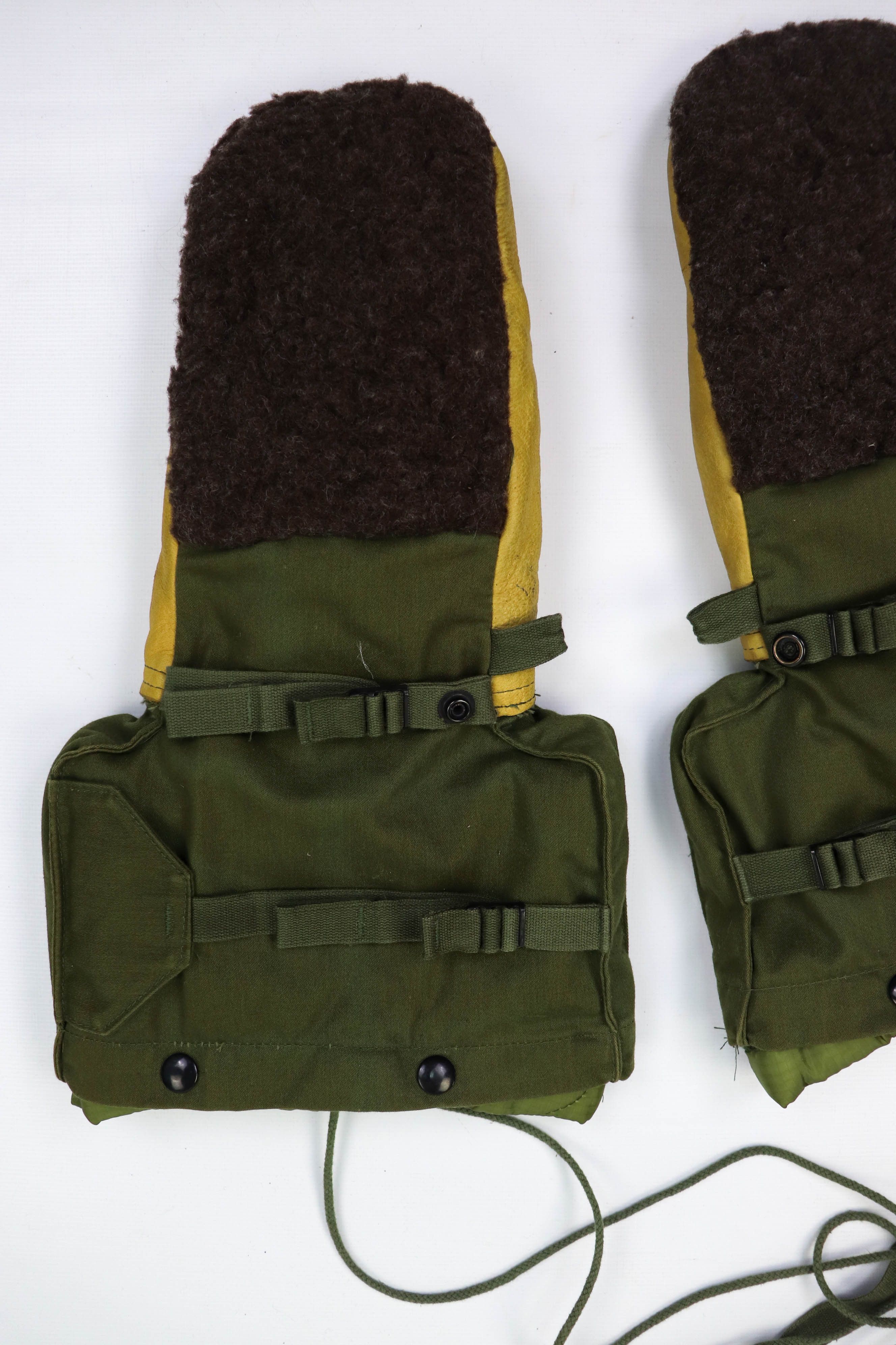 Vintage Vintage Mitten Set Arctic Extreme Cold Weather Khaki Gloves Size ONE SIZE - 14 Thumbnail