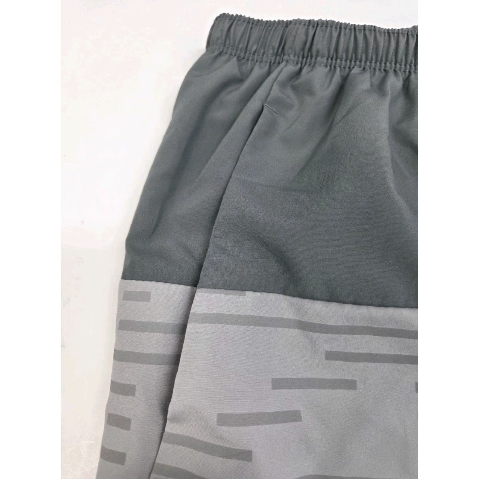 Nike NIKE Dri Fit Mens Grey Striped Lined Running Shorts Pockets Drawstring S 7574 Size US 29 - 7 Thumbnail