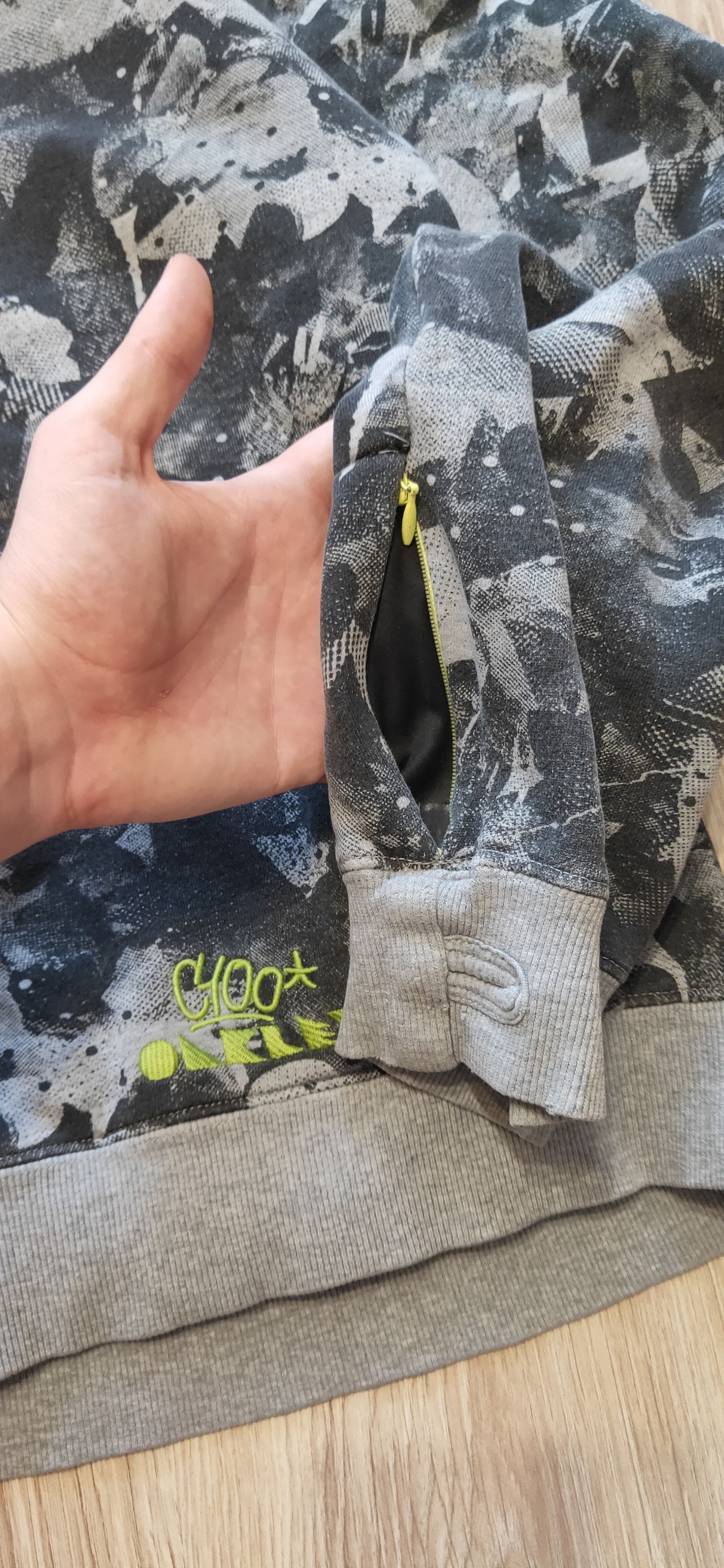 Oakley × Vintage Vintage Oakley Y2K Abstract camo Sweatshirt Size US XL / EU 56 / 4 - 2 Thumbnail