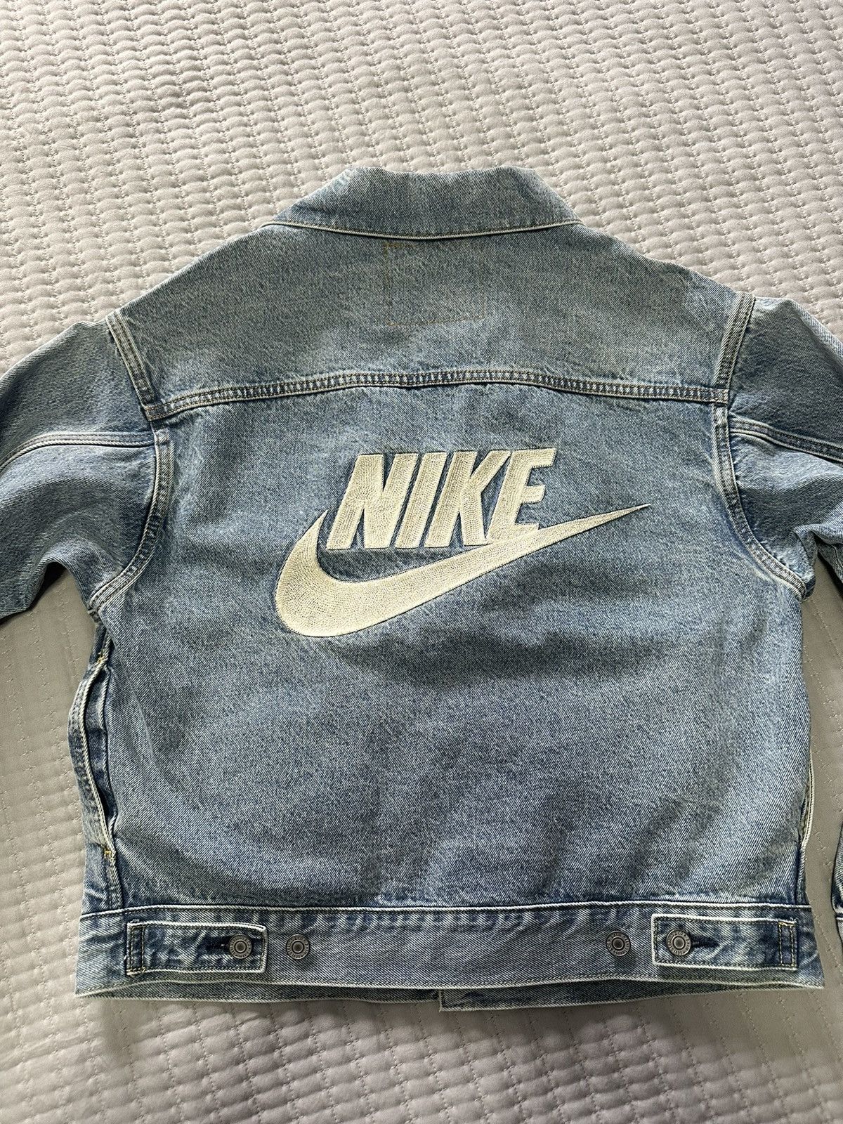 Levi's × Nike Nike Levi’s Denim Trucker Jacket size XS Size US XS / EU 42 / 0 - 1 Thumbnail