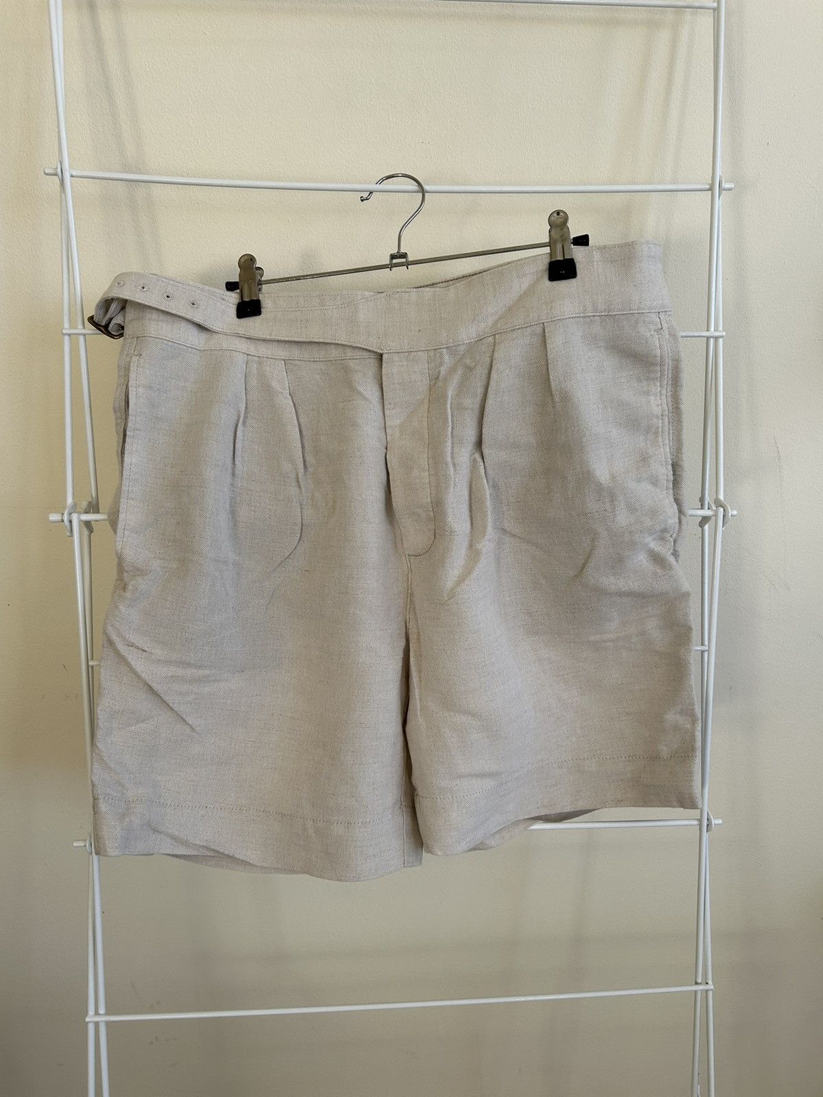 Banana Republic Banana Republic pleated linen shorts Size US 33 - 1 Thumbnail