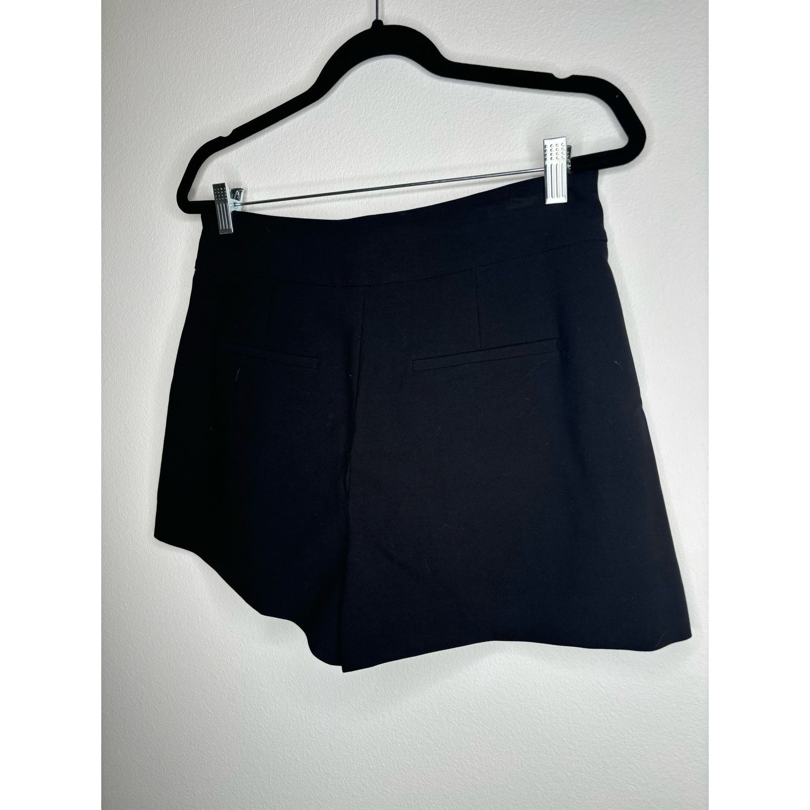 Alice + Olivia Alice + Olivia black pleated shorts ￼ Size 30" / US 8 / IT 44 - 1 Thumbnail