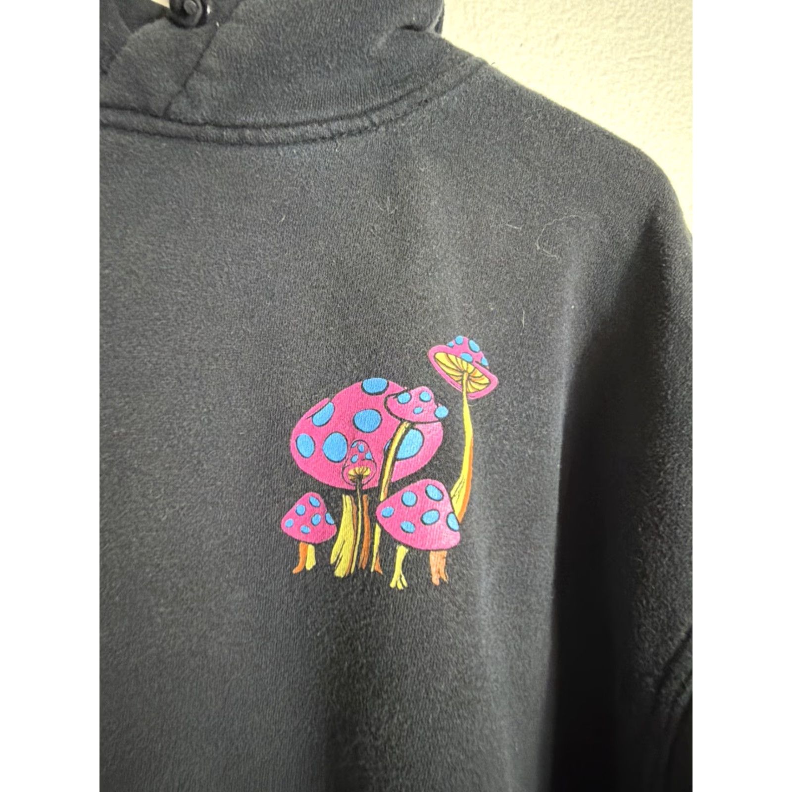 Vintage VINTAGE Alab Mens Large Pullover Hoodie Black Wizard Magic Mushrooms Black Light Size US L / EU 52-54 / 3 - 4 Thumbnail