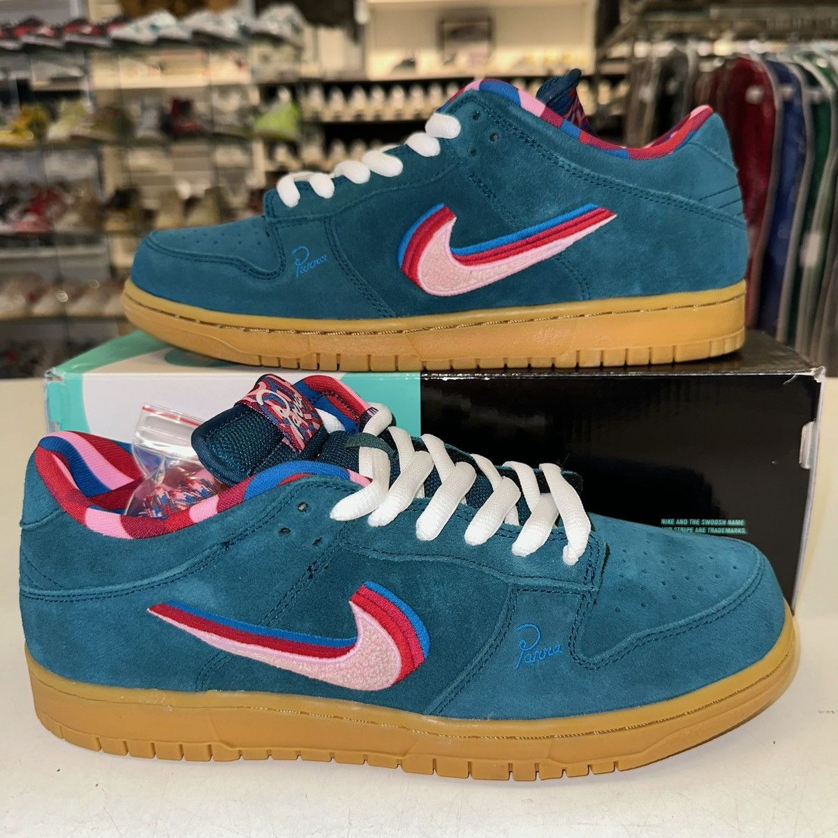 Nike × Parra Size 9 - Nike Parra x Dunk SB Low Friends and Family Size US 9 / EU 42 - 1 Thumbnail