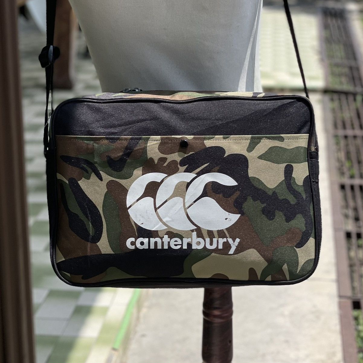 Canterbury of New Zealand ❗️ RARE Canterbury X Suntory Coffee Messenger/Gym Bag Size ONE SIZE - 2 Thumbnail