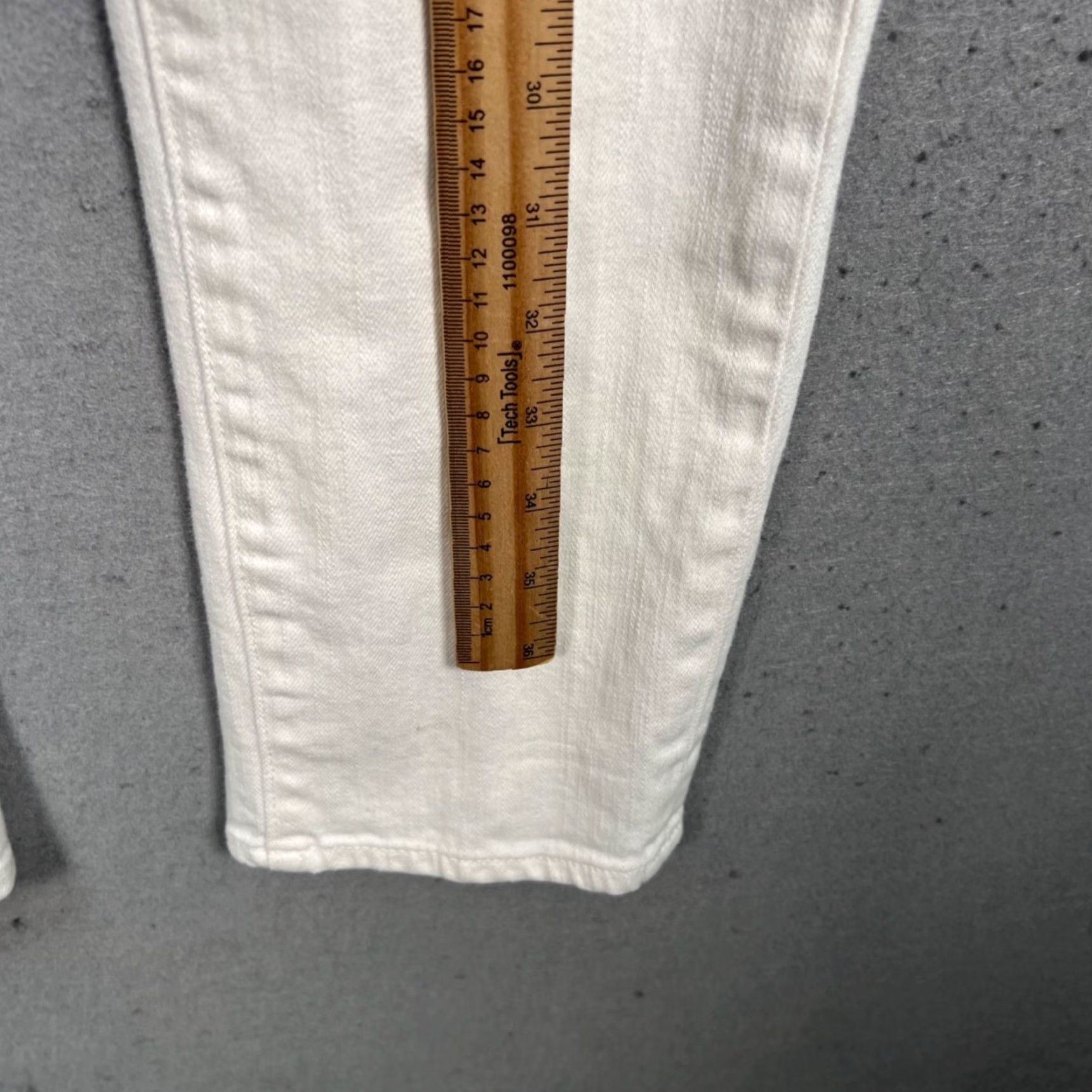 Uniqlo Uniqlo Jeans 33 x 30 White Skinny Fit Tapered Cotton Stretch Denim 5-Pocket Mens Size US 33 - 7 Thumbnail