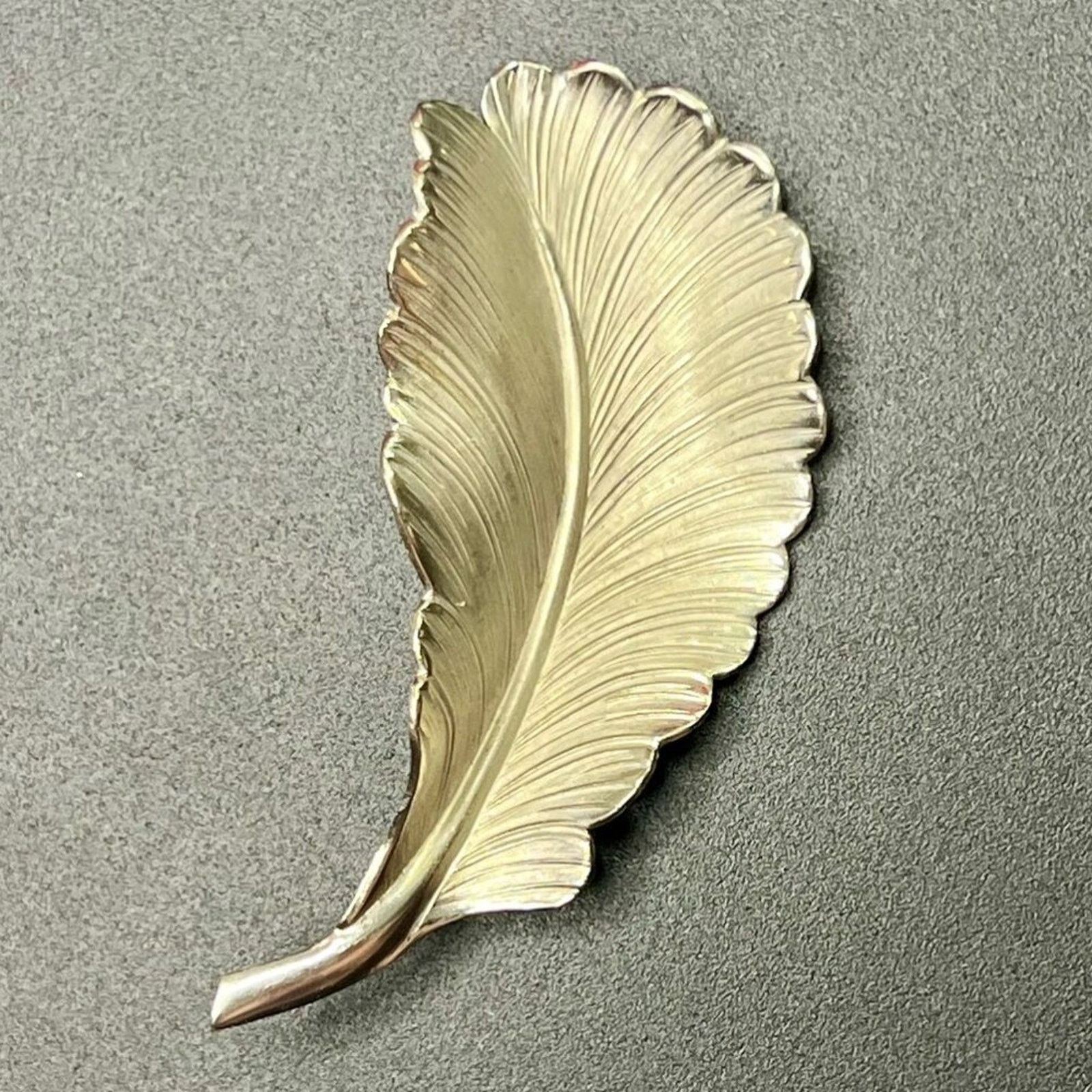 Other Giovanni Silvertone Textured Leaf Brooch Pin Size ONE SIZE - 1 Preview