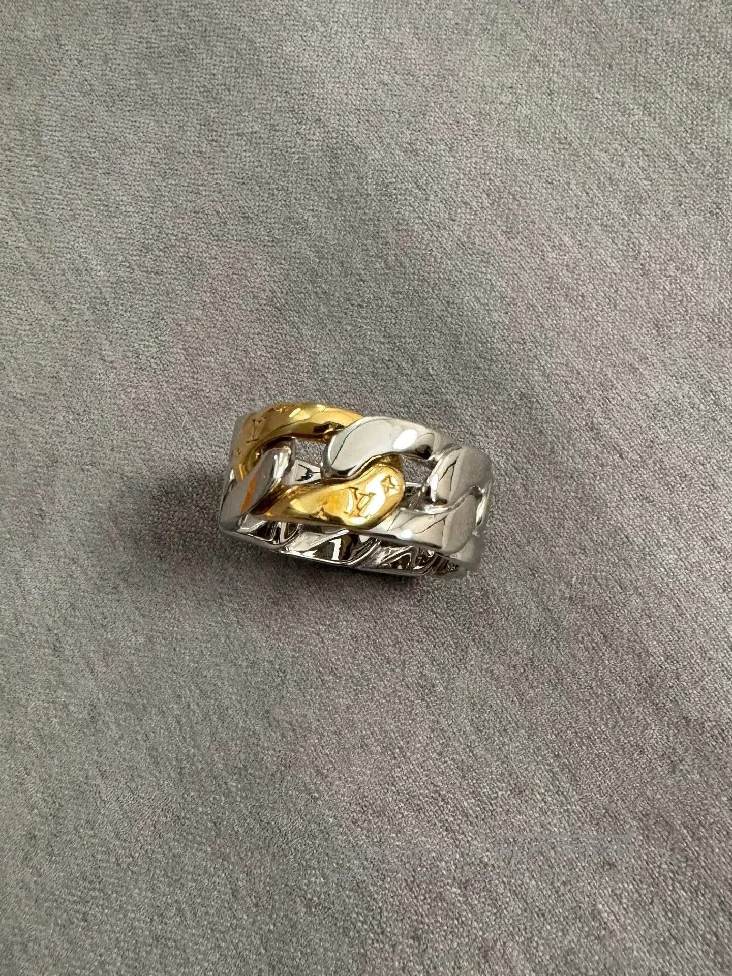 Louis Vuitton Louis Vuitton Chain Links Metal Ring. Size ONE SIZE - 1 Thumbnail
