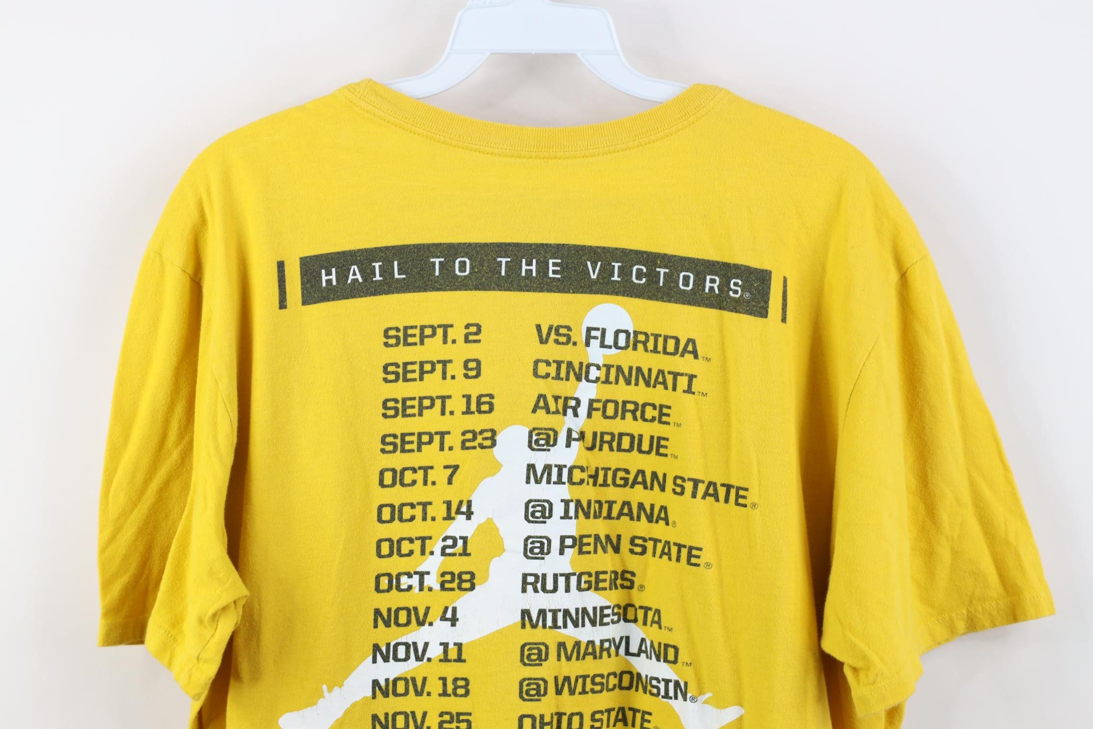 Nike Nike Air Jordan 2017 University of Michigan Football T-Shirt Size US L / EU 52-54 / 3 - 13 Thumbnail