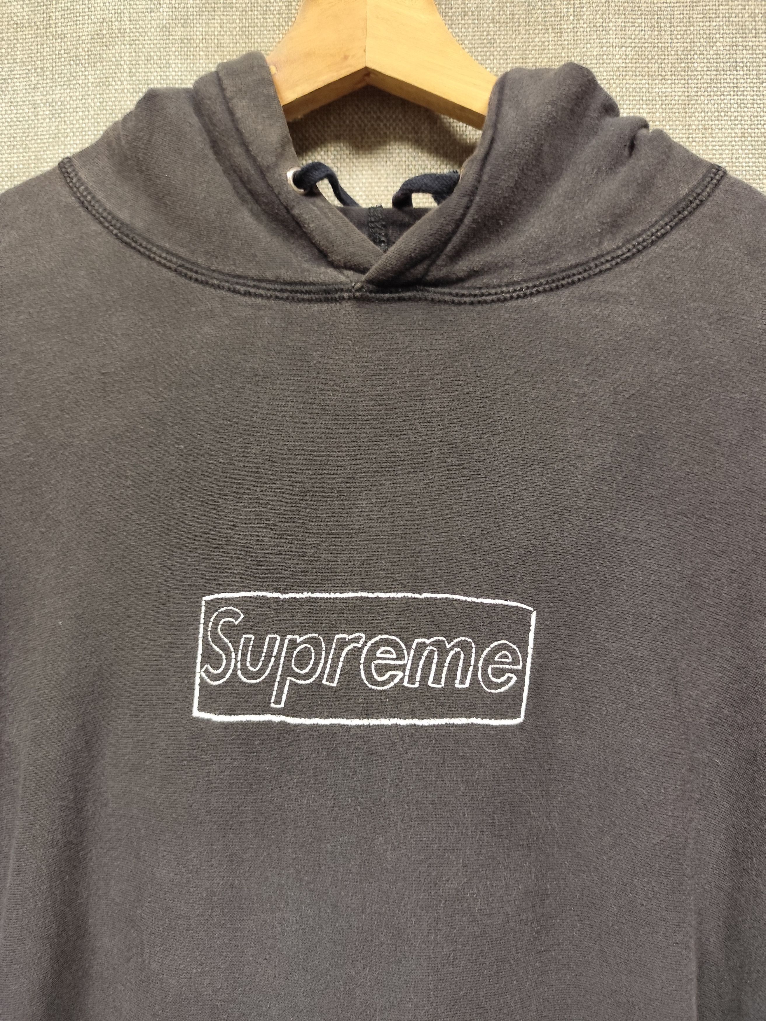 Kaws × Supreme Supreme Kaws box logo hoodie distressed Size US XL / EU 56 / 4 - 2 Thumbnail