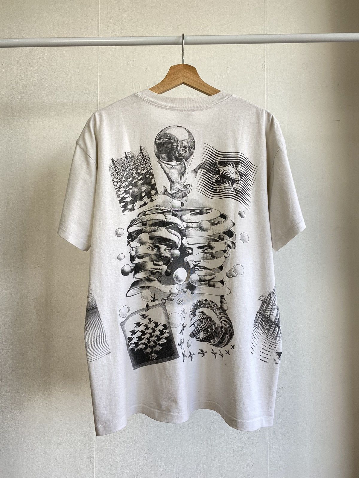 Vintage Vintage MC Escher 1991 Full Print art tee Size US L / EU 52-54 / 3 - 3 Thumbnail