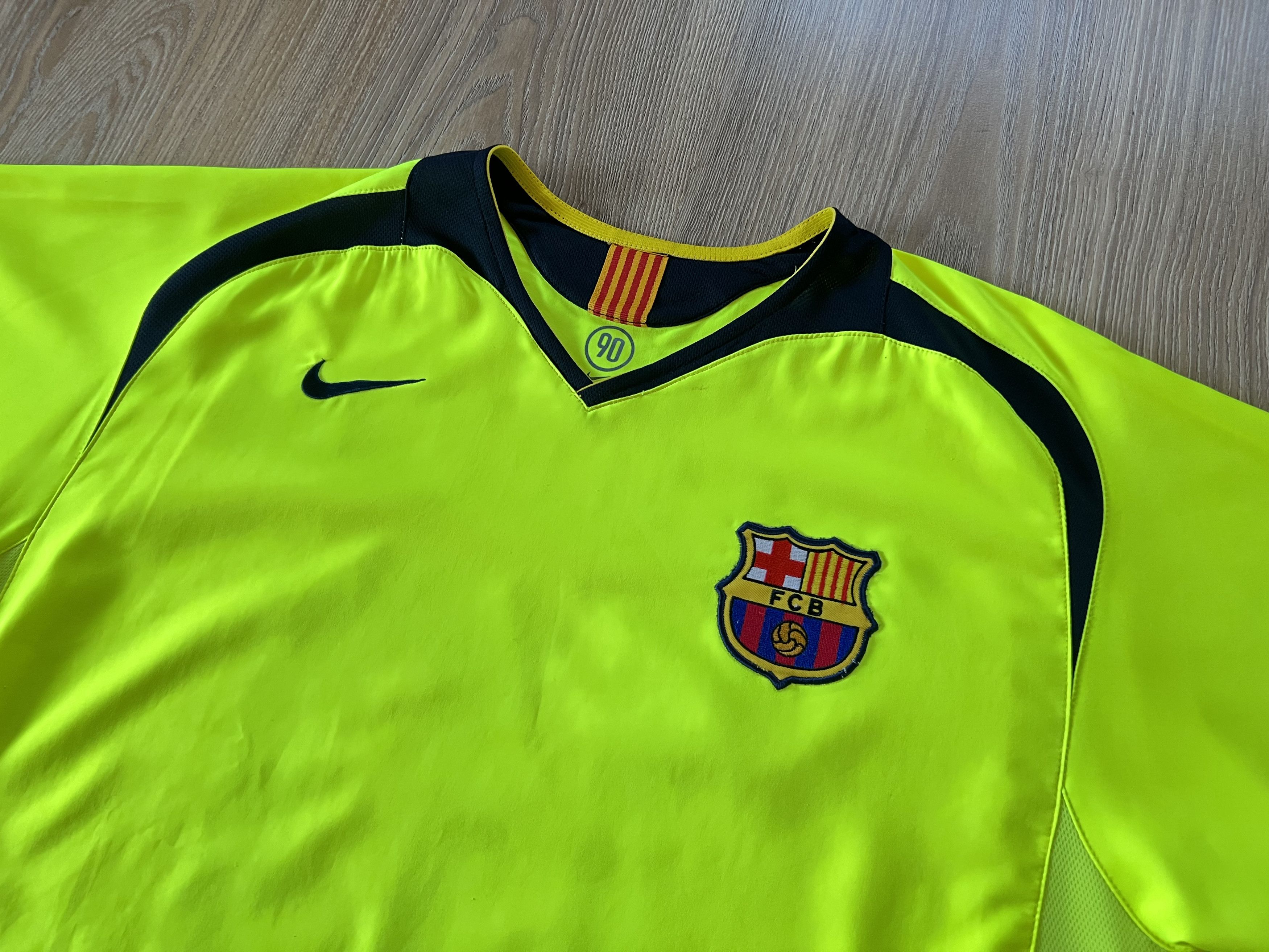 Nike Nike Barcelona Away Jersey Ronaldinho #10 2005-2006 Size US XL / EU 56 / 4 - 5 Thumbnail
